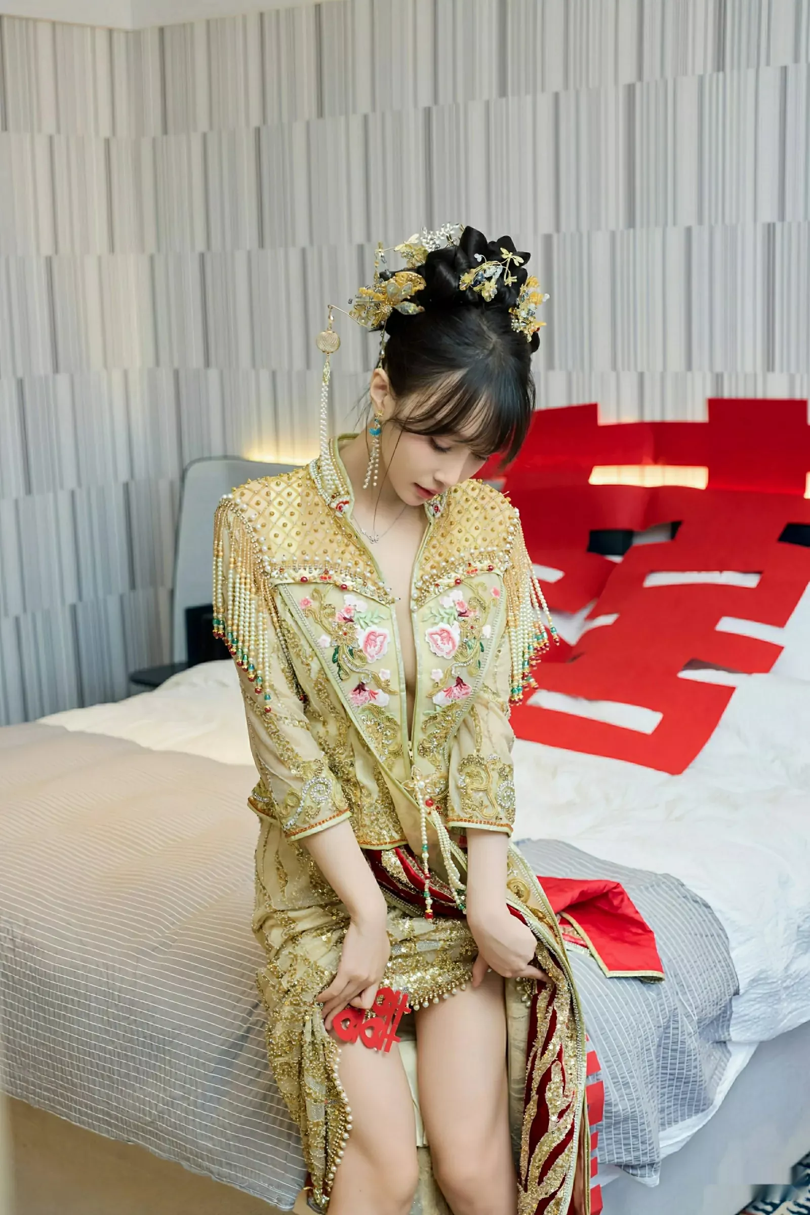 [[XiuRen秀人网]秀人网]No.10567_模特玥儿玥er性感红色蕾丝内衣配超薄肉丝秀完美身材诱惑写真72P