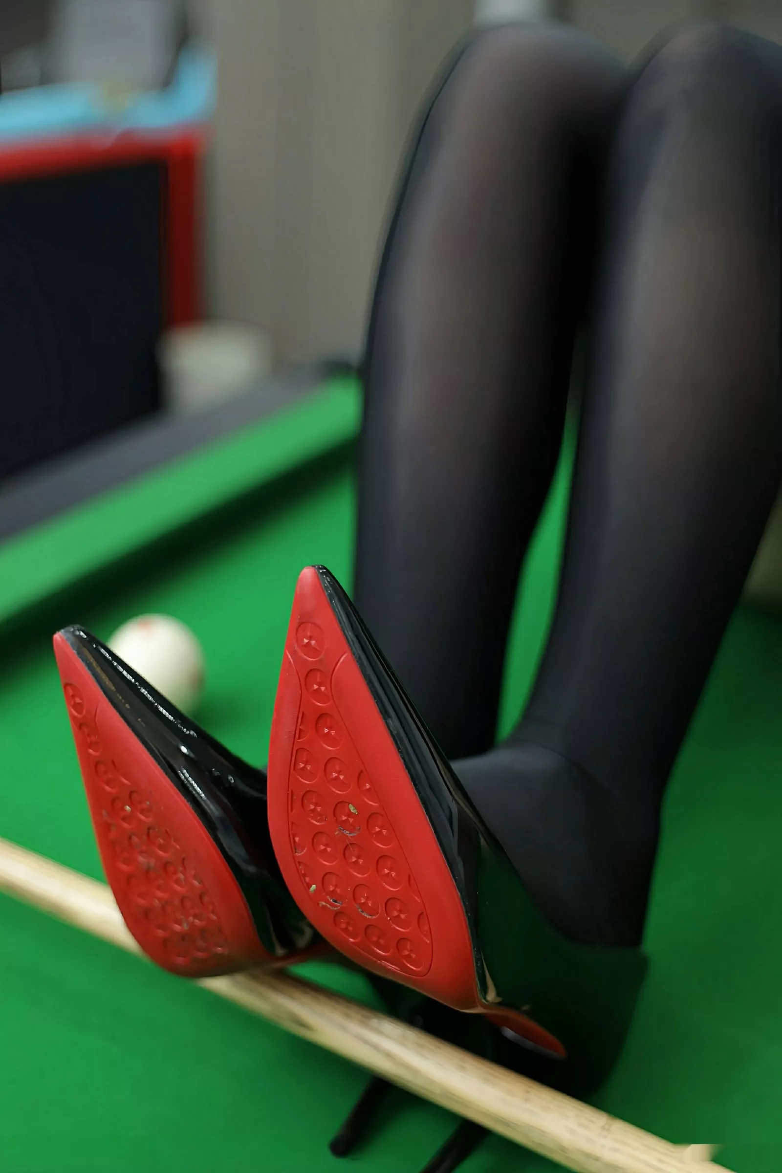 [[XiuRen秀人网]秀人网]No.10572_新人模特李沁恩lrene性感黑色情趣内衣配黑丝吊袜秀美腿诱惑写真80P