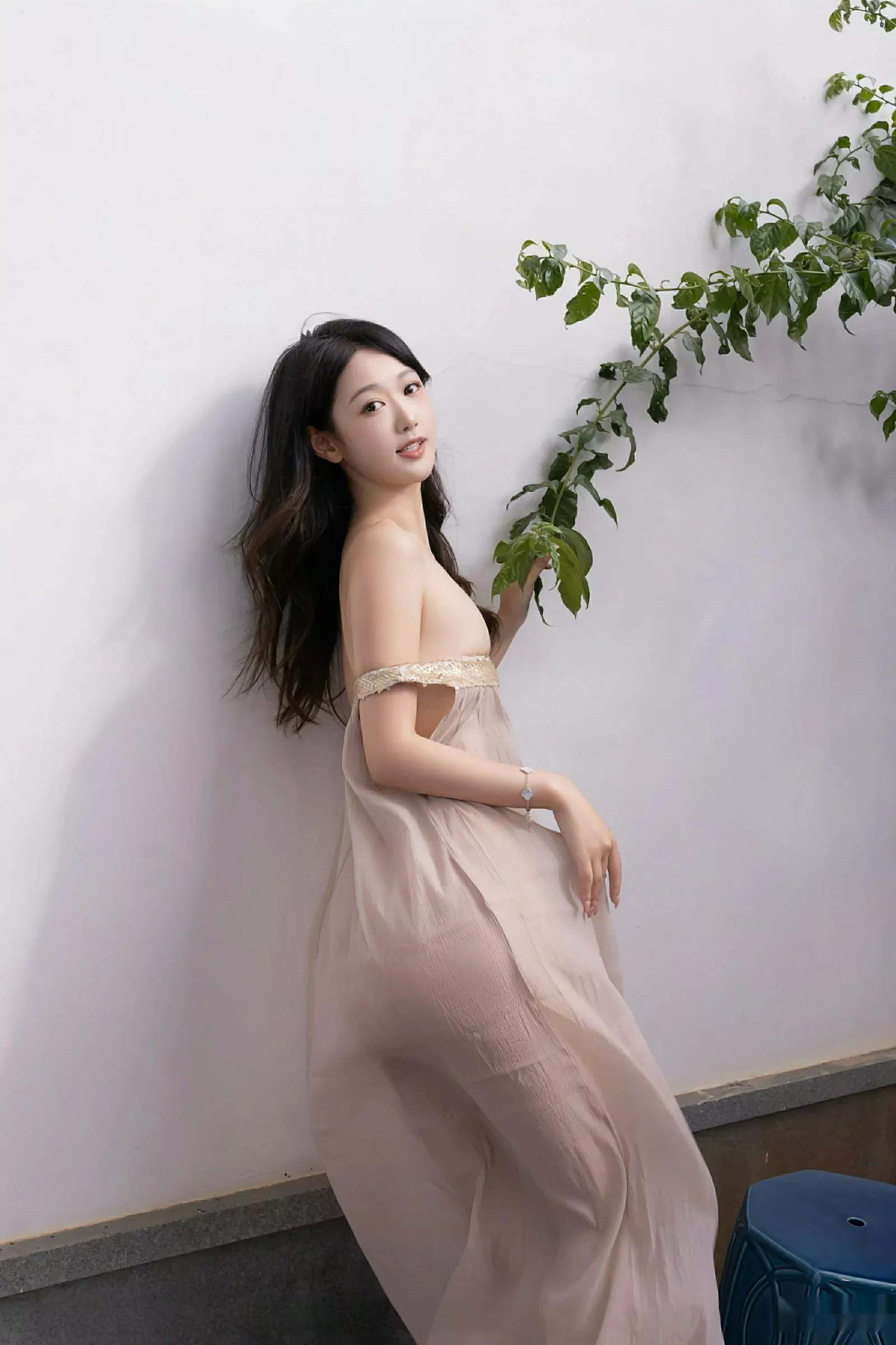 [[XiuRen秀人网]秀人网]No.10619_模特唐安琪性感浅色薄纱服饰配超薄肉丝秀曼妙身姿完美诱惑写真81P