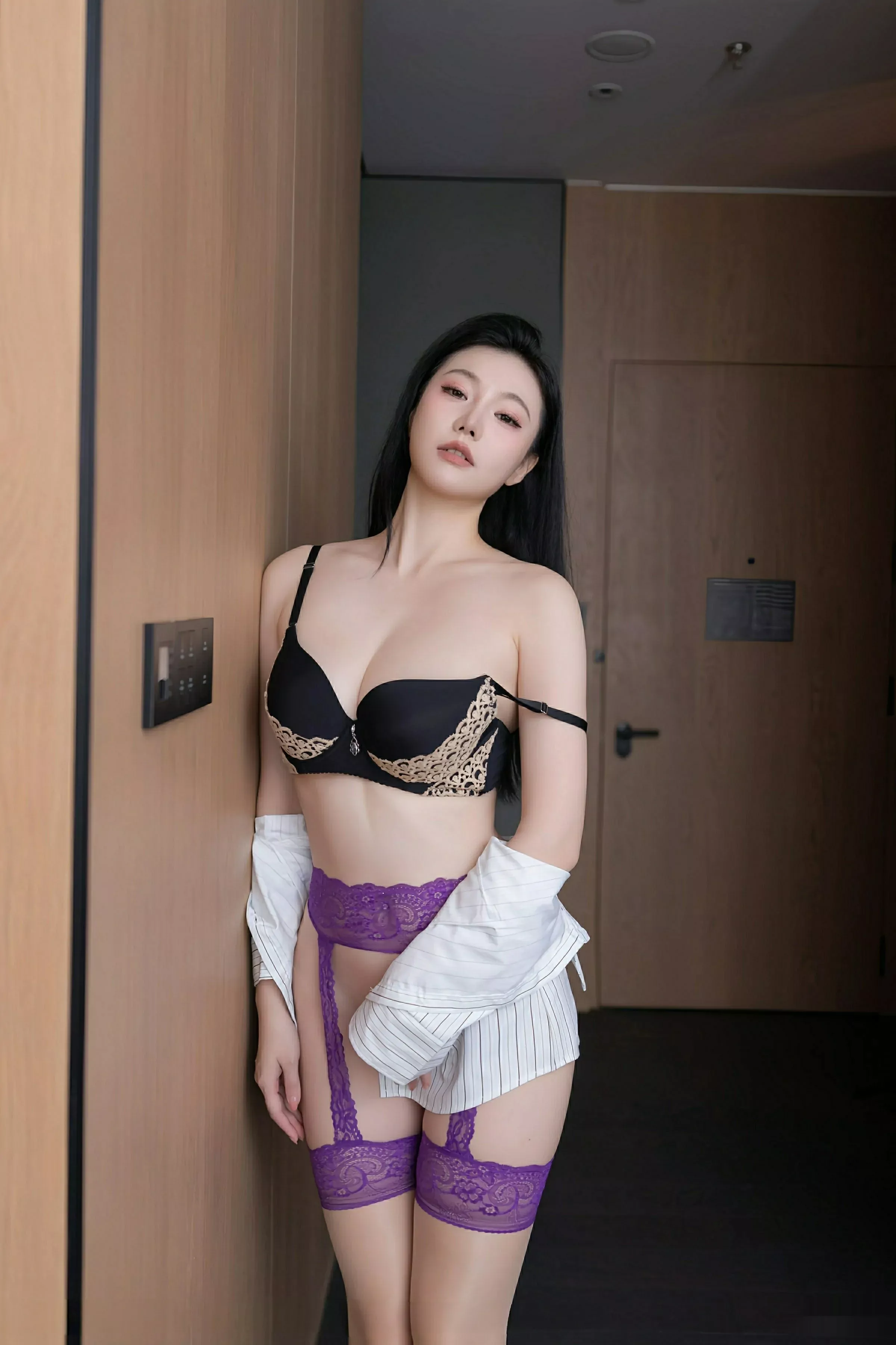 [[XiuRen秀人网]秀人网]No.10623_模特安然anran性感OL服饰配黑丝吊袜秀曼妙身姿迷人诱惑写真80P