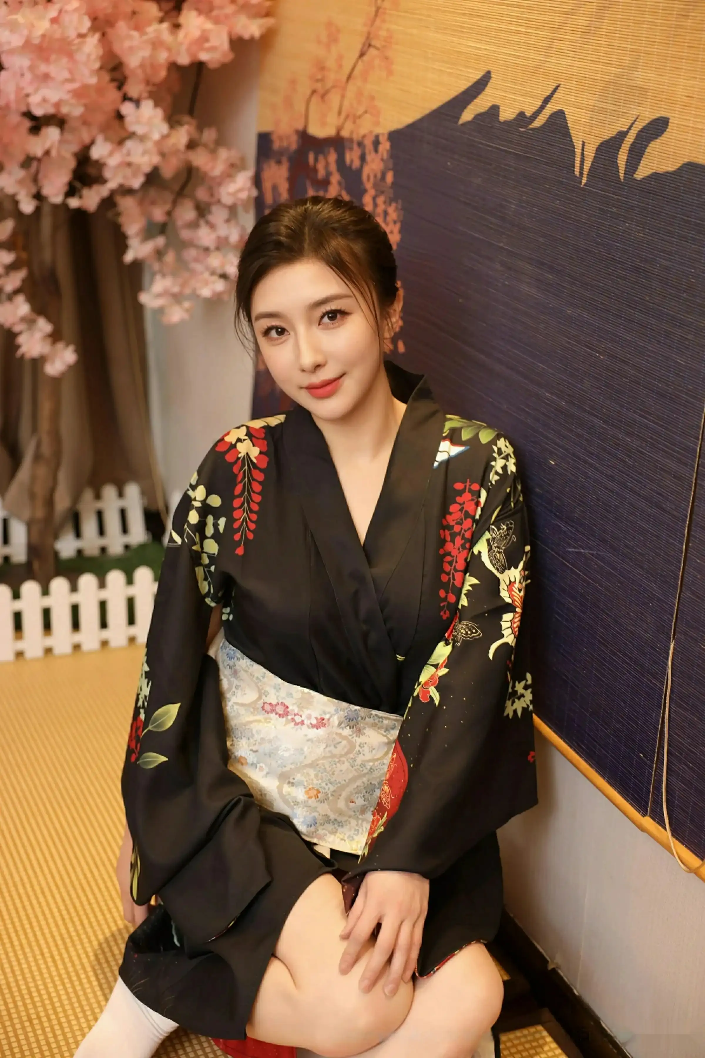 [[XiuRen秀人网]秀人网]No.10627_模特苏一诺性感日系黑色服饰露红色内衣秀曼妙身材迷人诱惑写真80P