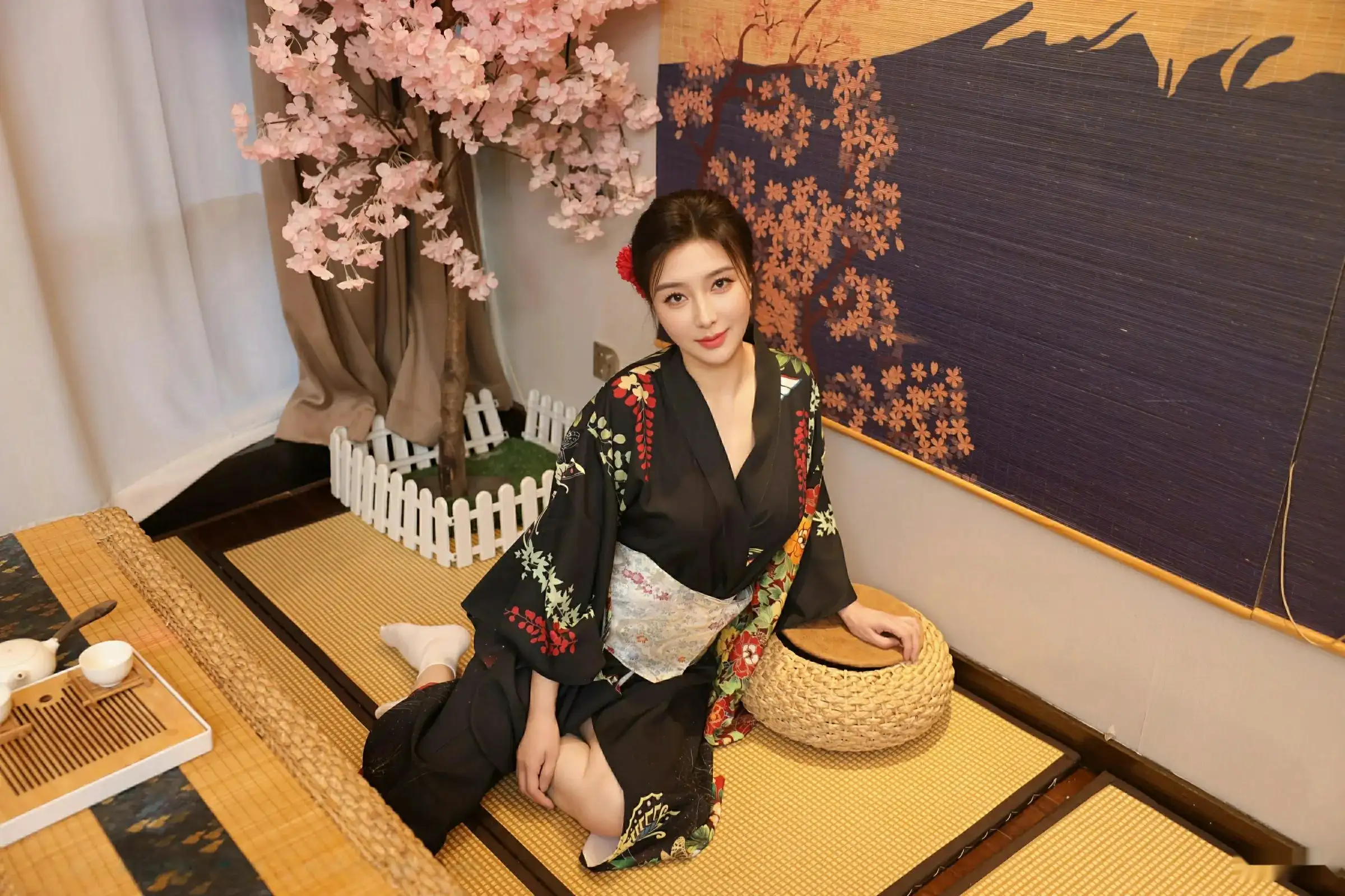 [[XiuRen秀人网]秀人网]No.10627_模特苏一诺性感日系黑色服饰露红色内衣秀曼妙身材迷人诱惑写真80P