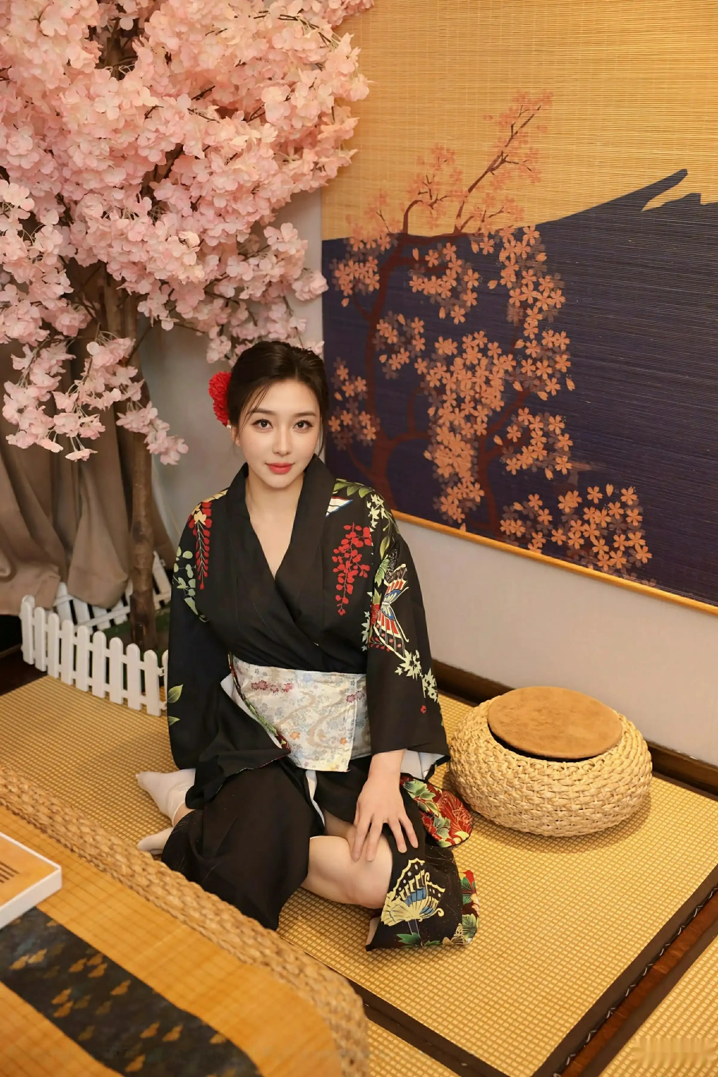 [[XiuRen秀人网]秀人网]No.10627_模特苏一诺性感日系黑色服饰露红色内衣秀曼妙身材迷人诱惑写真80P