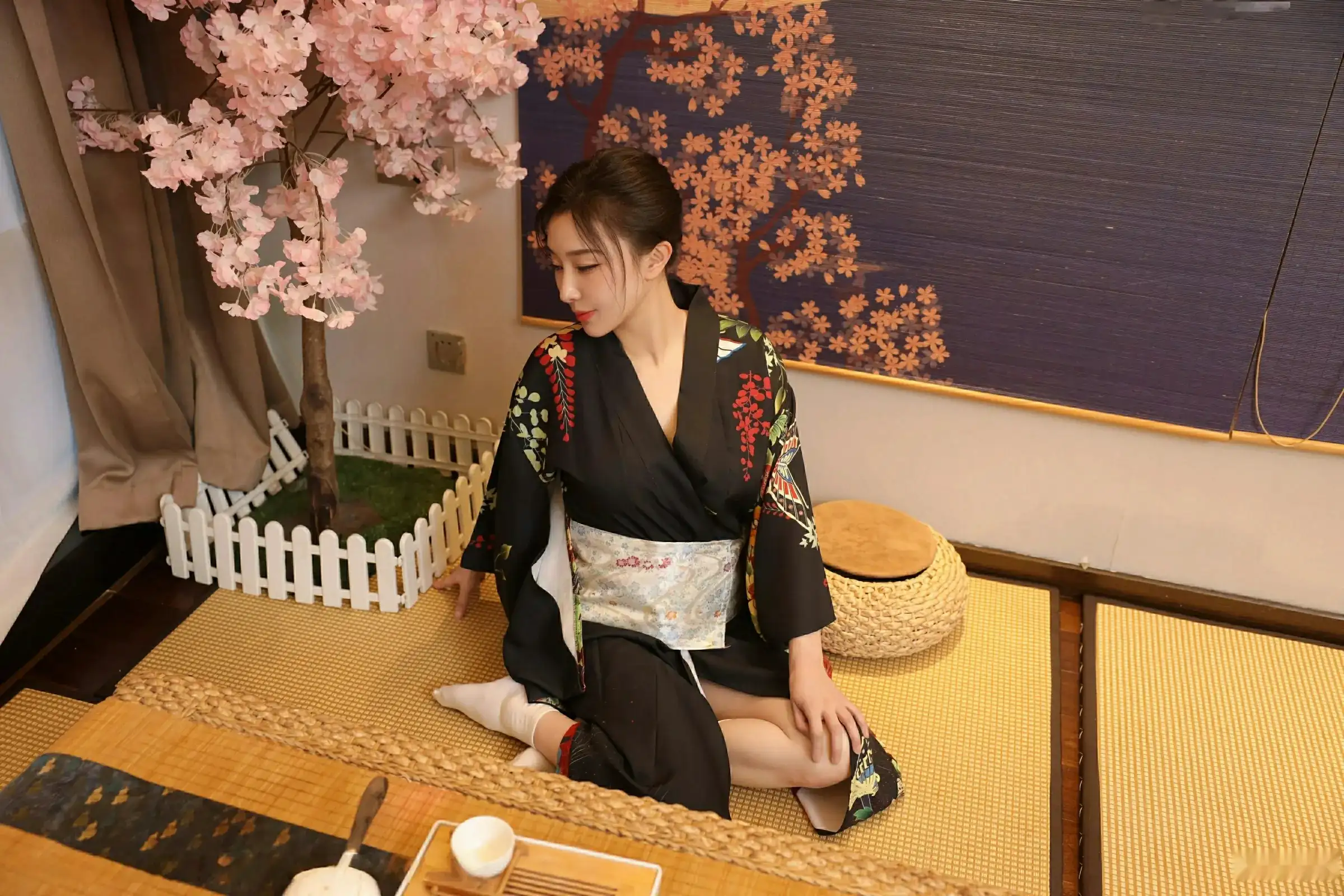 [[XiuRen秀人网]秀人网]No.10627_模特苏一诺性感日系黑色服饰露红色内衣秀曼妙身材迷人诱惑写真80P