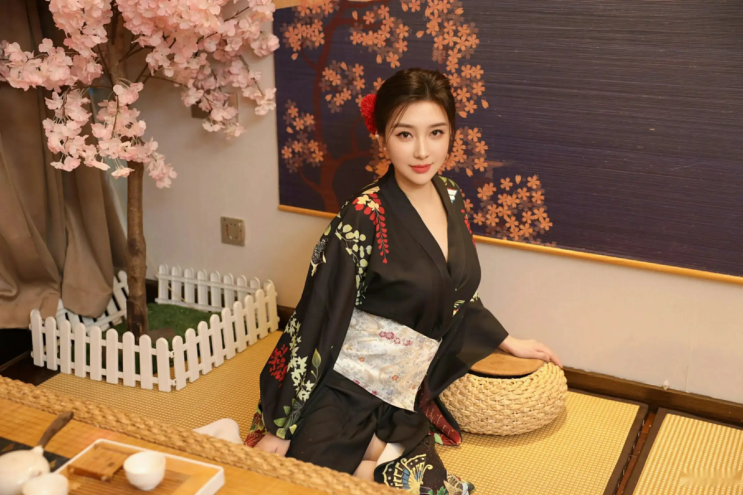 [[XiuRen秀人网]秀人网]No.10627_模特苏一诺性感日系黑色服饰露红色内衣秀曼妙身材迷人诱惑写真80P