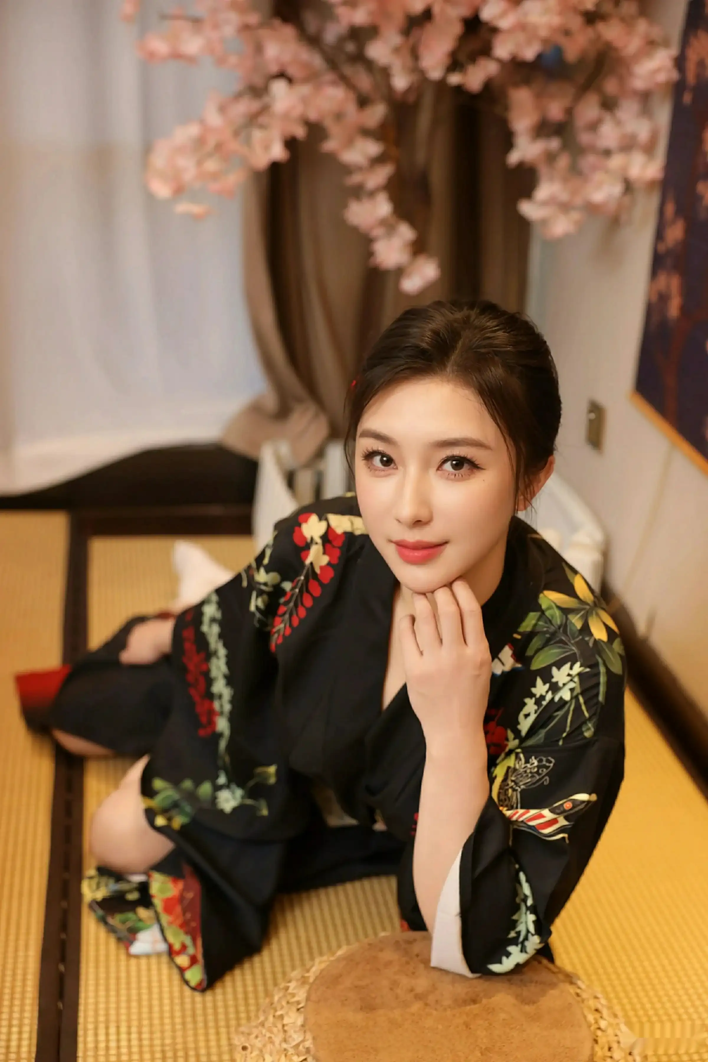 [[XiuRen秀人网]秀人网]No.10627_模特苏一诺性感日系黑色服饰露红色内衣秀曼妙身材迷人诱惑写真80P