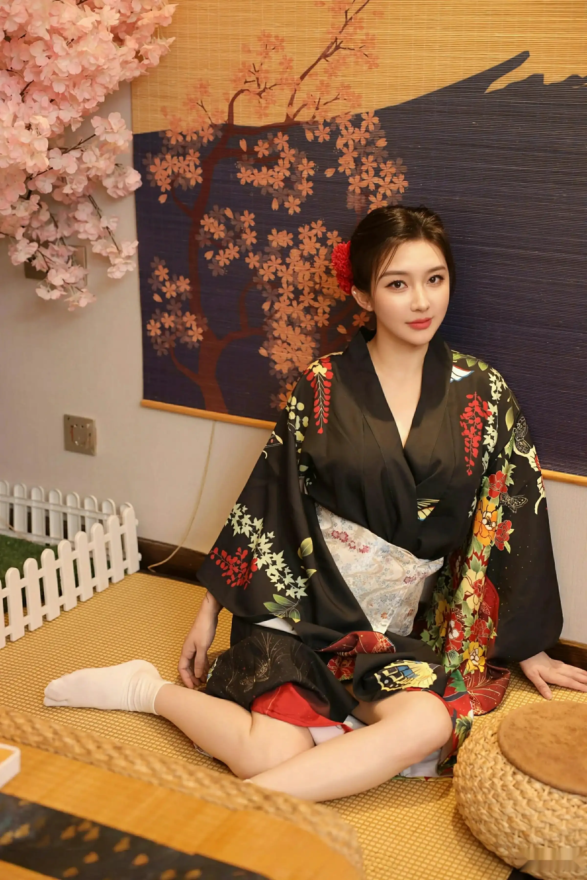 [[XiuRen秀人网]秀人网]No.10627_模特苏一诺性感日系黑色服饰露红色内衣秀曼妙身材迷人诱惑写真80P