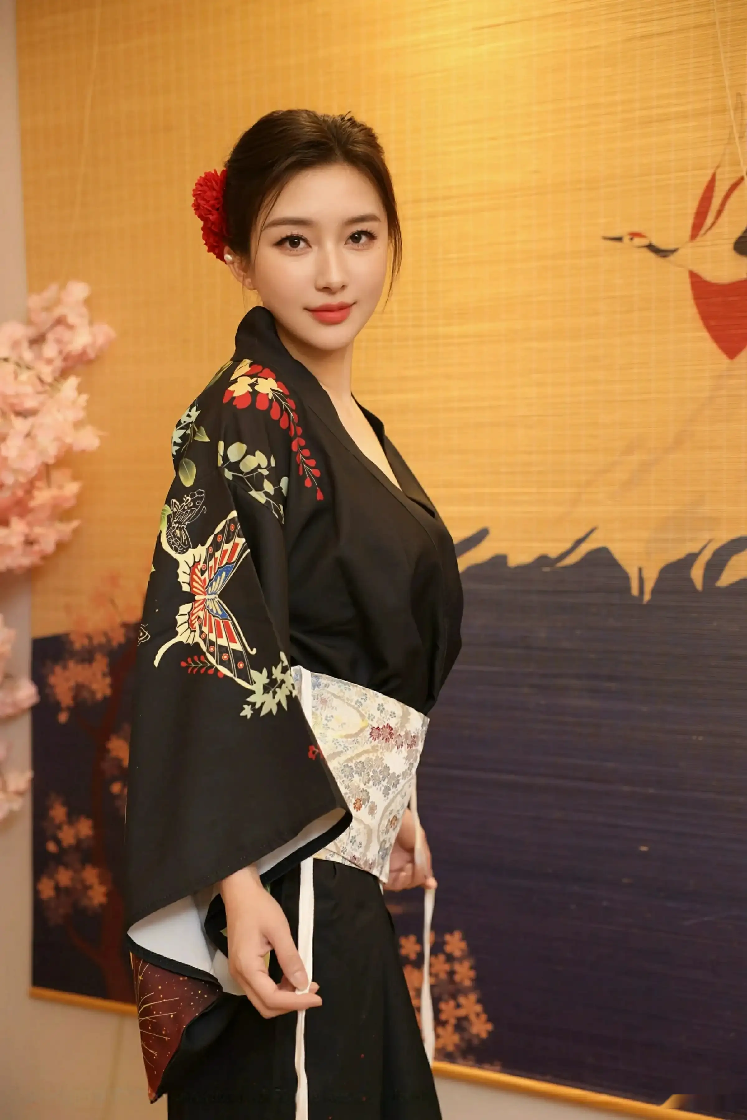 [[XiuRen秀人网]秀人网]No.10627_模特苏一诺性感日系黑色服饰露红色内衣秀曼妙身材迷人诱惑写真80P