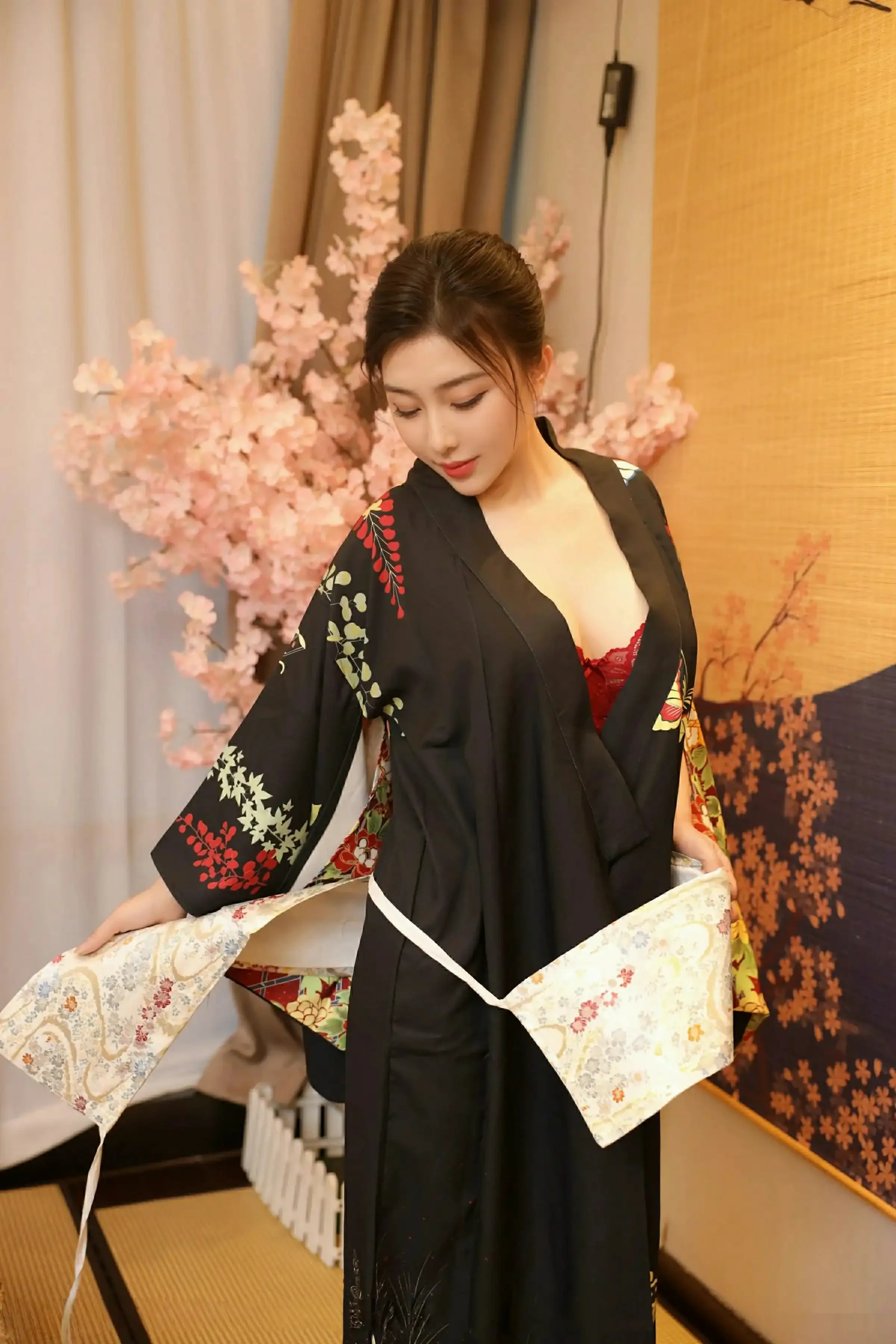 [[XiuRen秀人网]秀人网]No.10627_模特苏一诺性感日系黑色服饰露红色内衣秀曼妙身材迷人诱惑写真80P