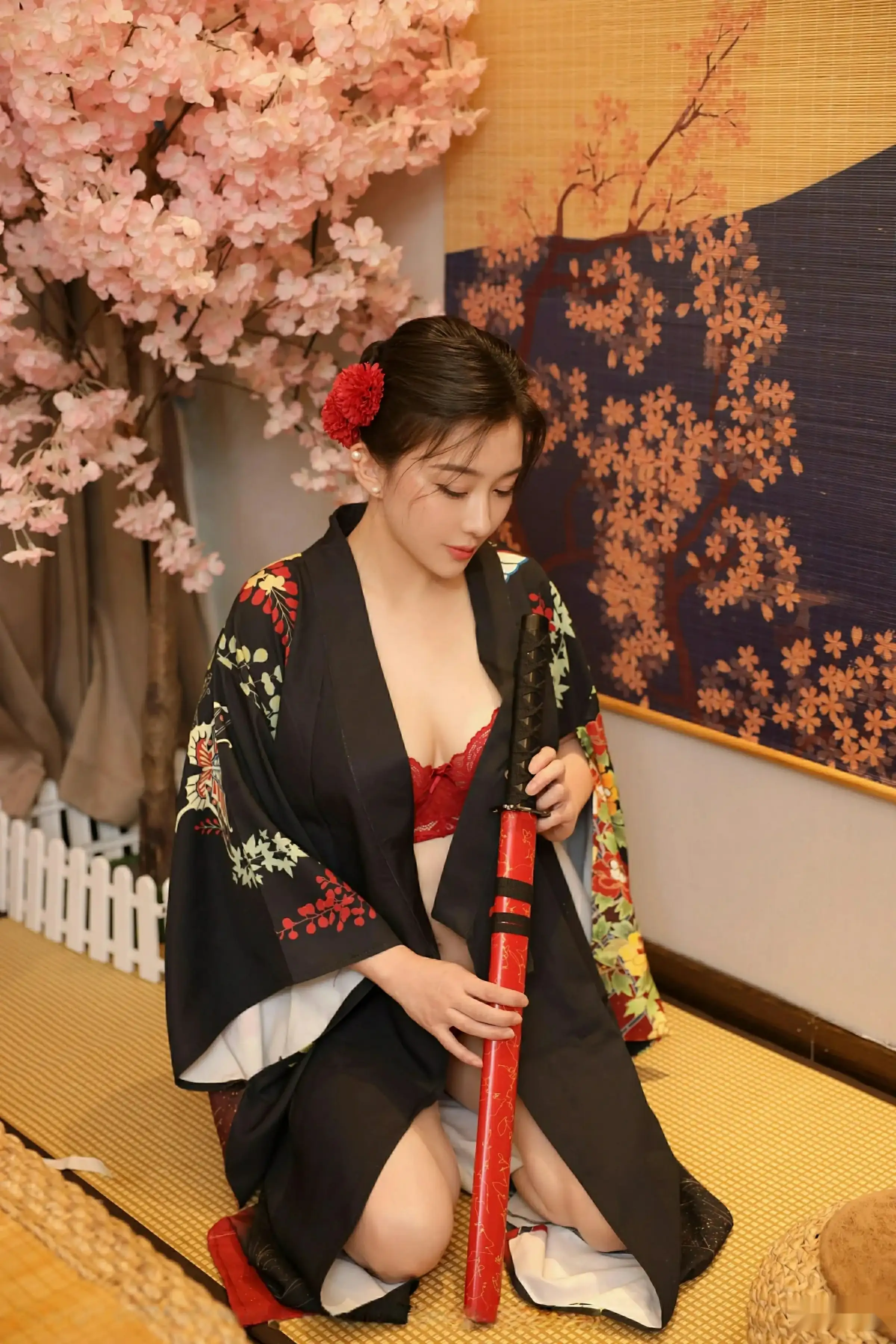 [[XiuRen秀人网]秀人网]No.10627_模特苏一诺性感日系黑色服饰露红色内衣秀曼妙身材迷人诱惑写真80P