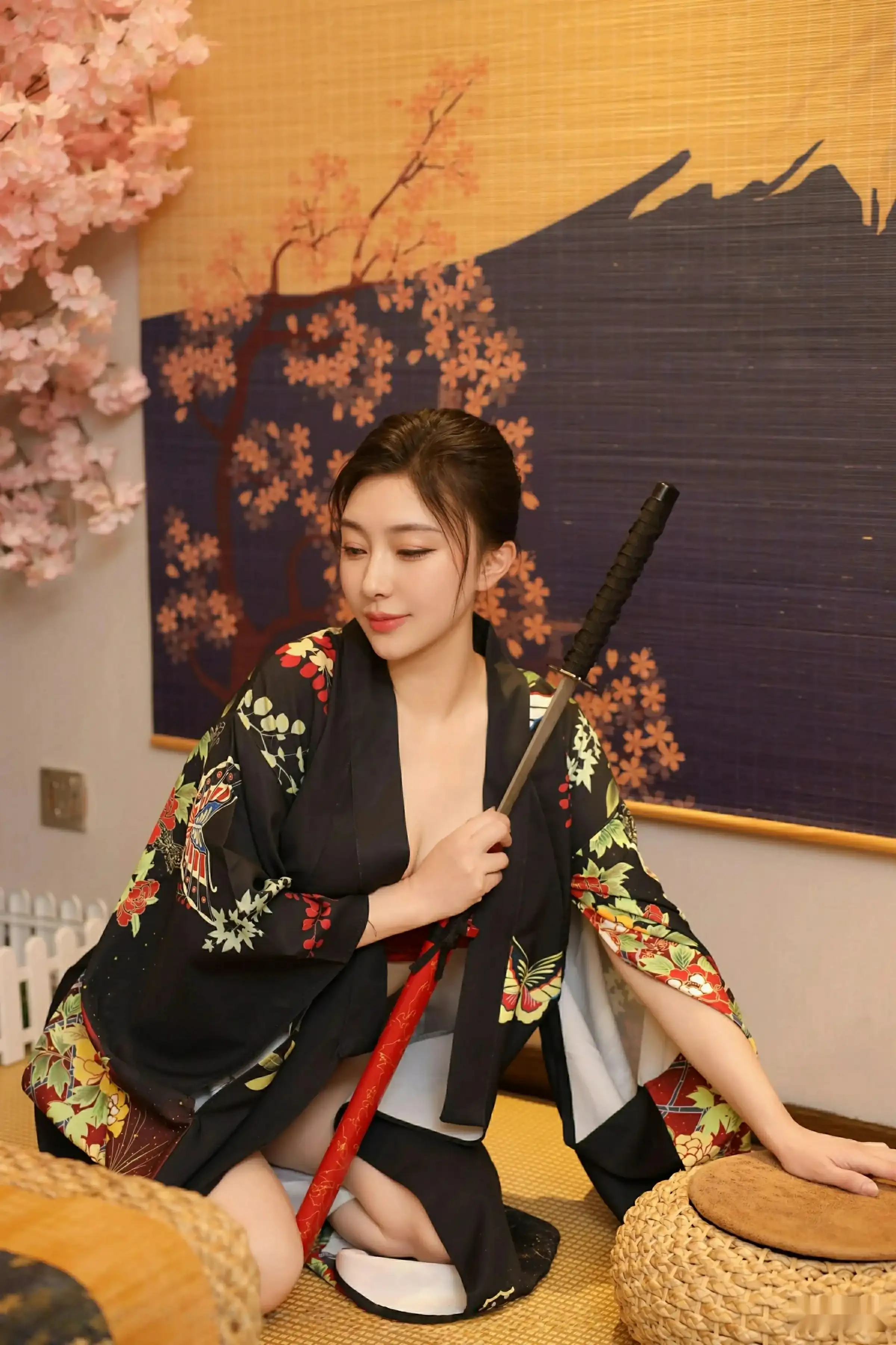 [[XiuRen秀人网]秀人网]No.10627_模特苏一诺性感日系黑色服饰露红色内衣秀曼妙身材迷人诱惑写真80P