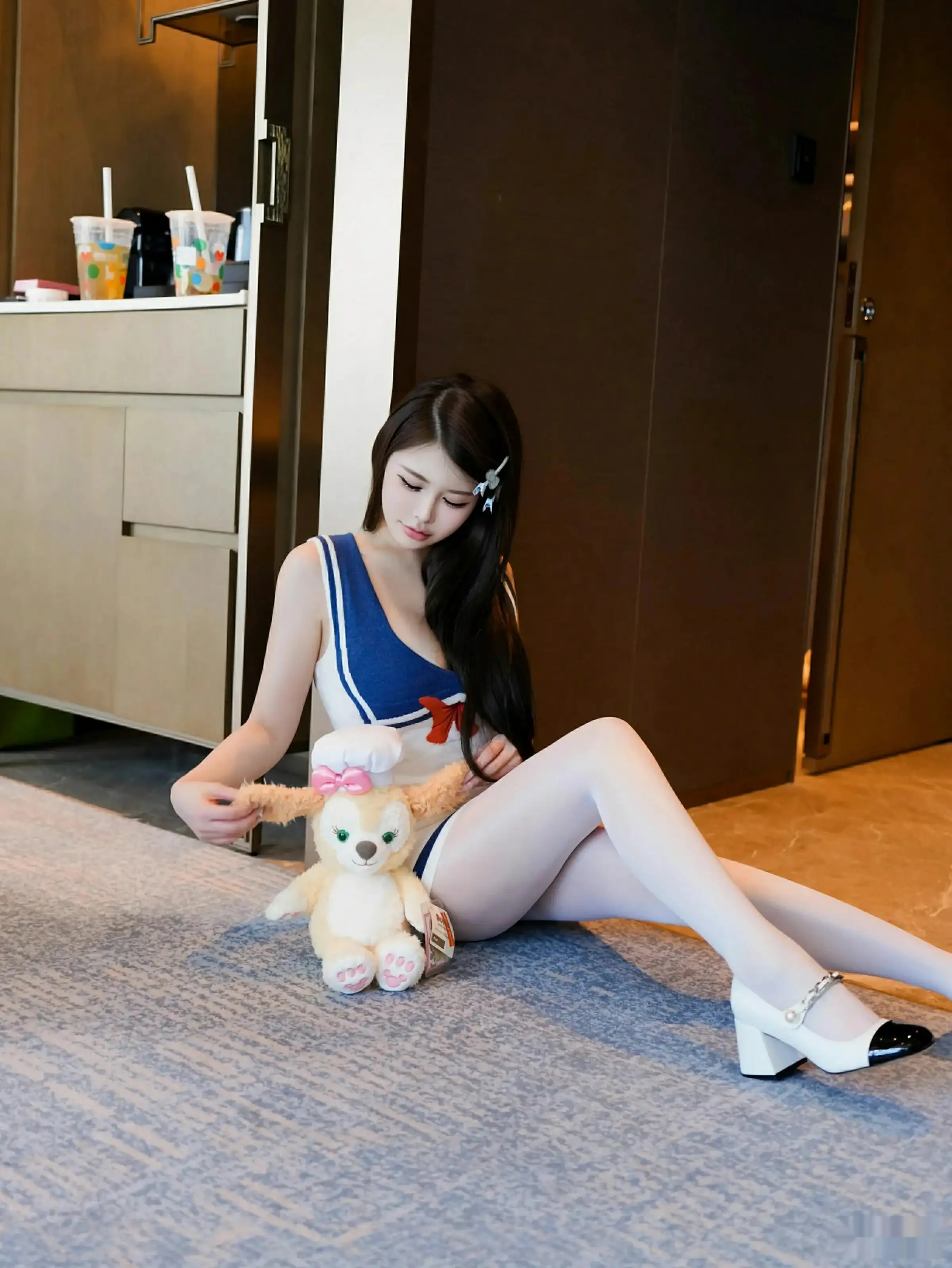 [[XiuRen秀人网]秀人网]No.10628_模特甜妮性感连衣短裙露粉色内衣配白色丝袜秀丰腴身材诱惑写真71P