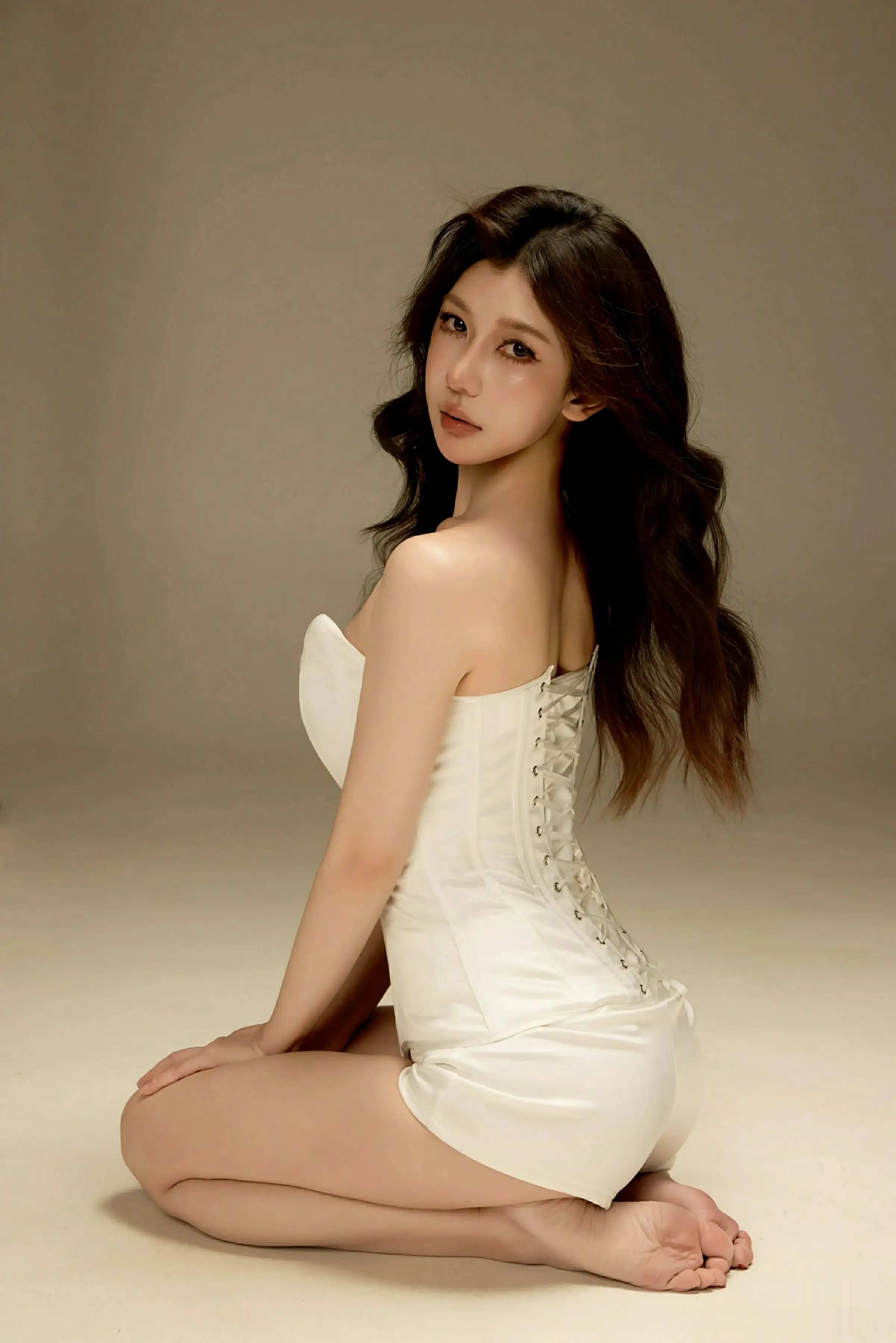 [[XiuRen秀人网]秀人网]No.10629_模特尹甜甜性感白色短裤露白色蕾丝内衣秀完美身材诱惑写真78P