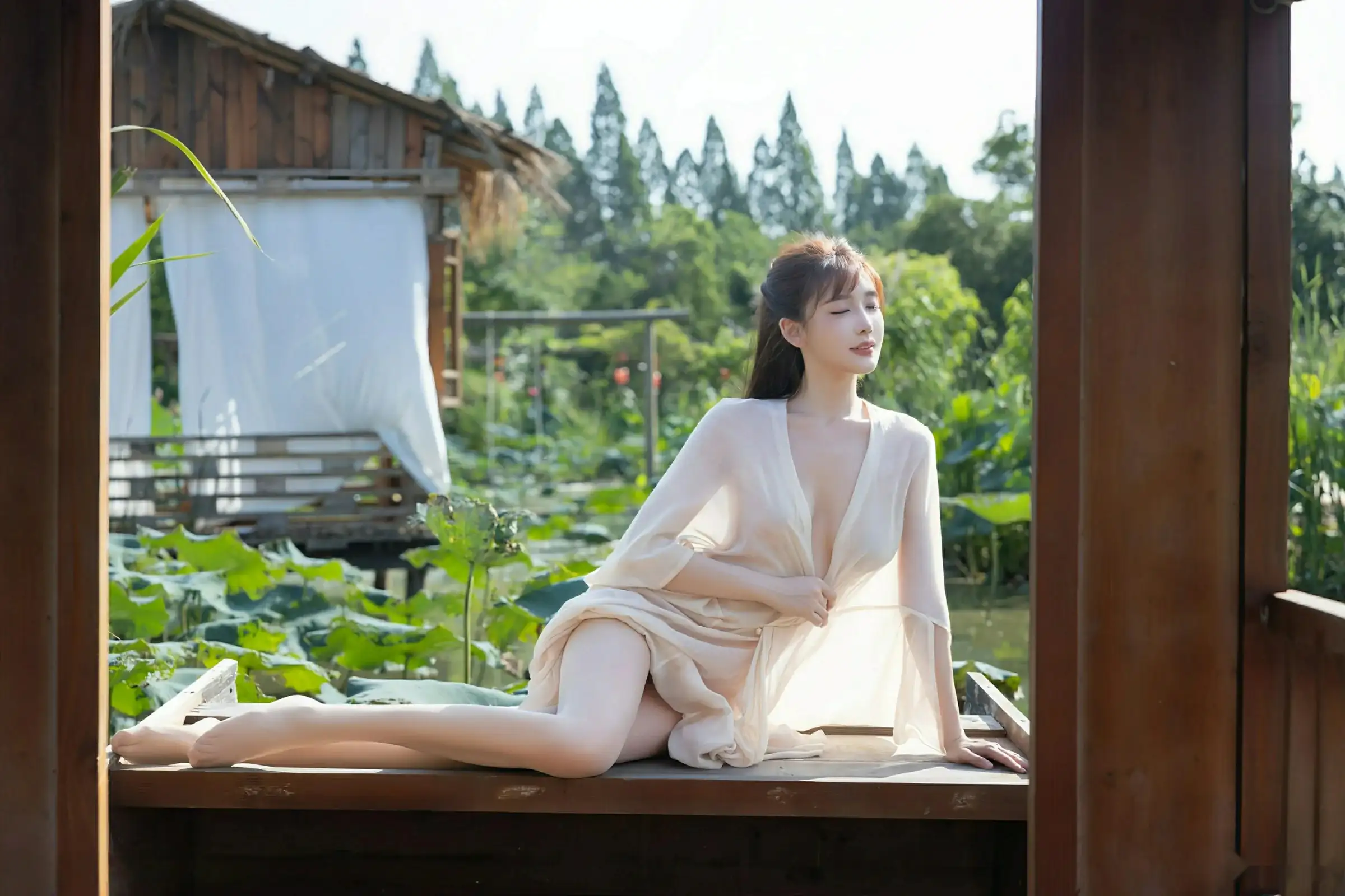 [[XiuRen秀人网]秀人网]No.10630_模特陆萱萱户外性感浅色薄纱服饰配超薄肉丝秀柔美身姿诱惑写真76P