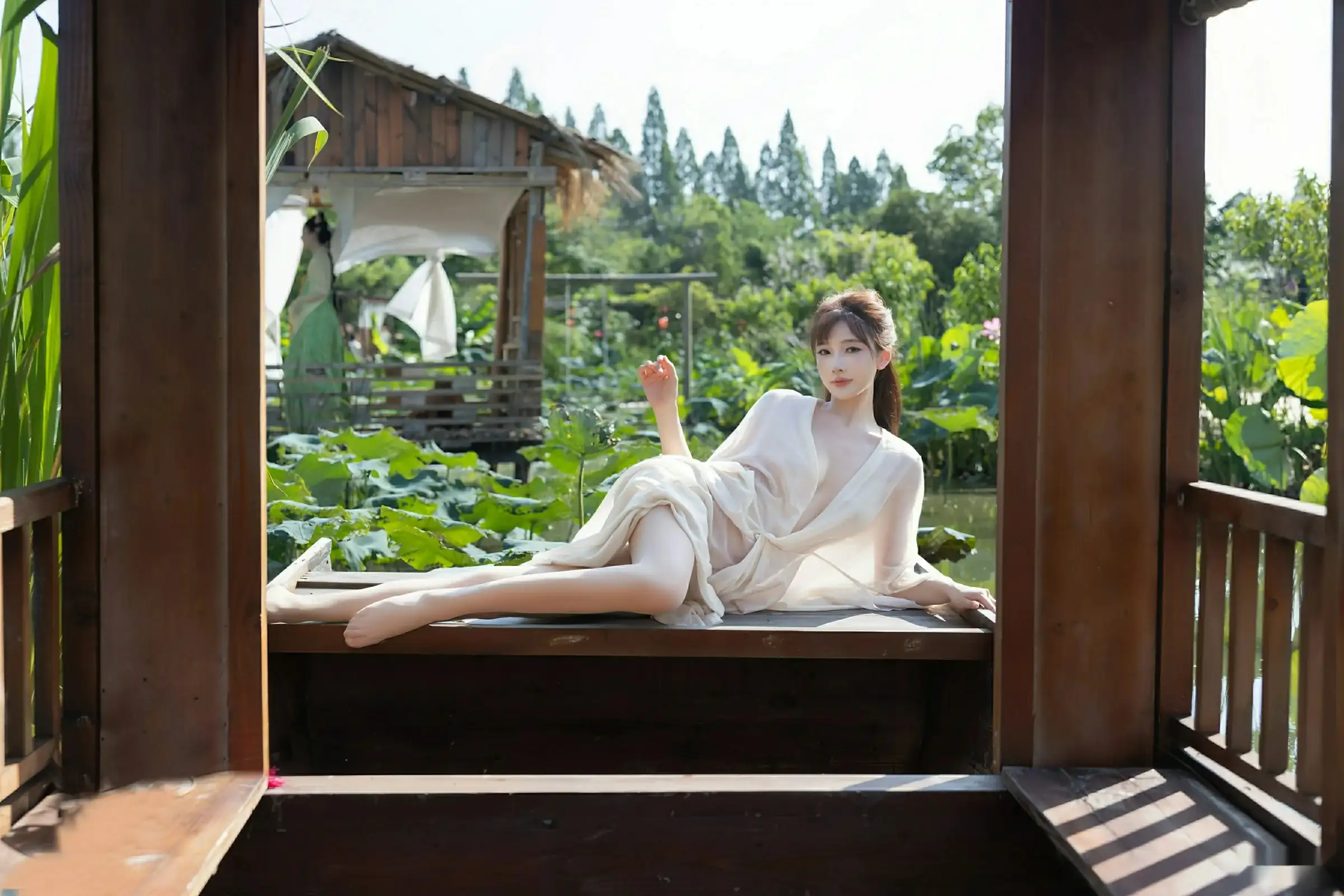 [[XiuRen秀人网]秀人网]No.10630_模特陆萱萱户外性感浅色薄纱服饰配超薄肉丝秀柔美身姿诱惑写真76P