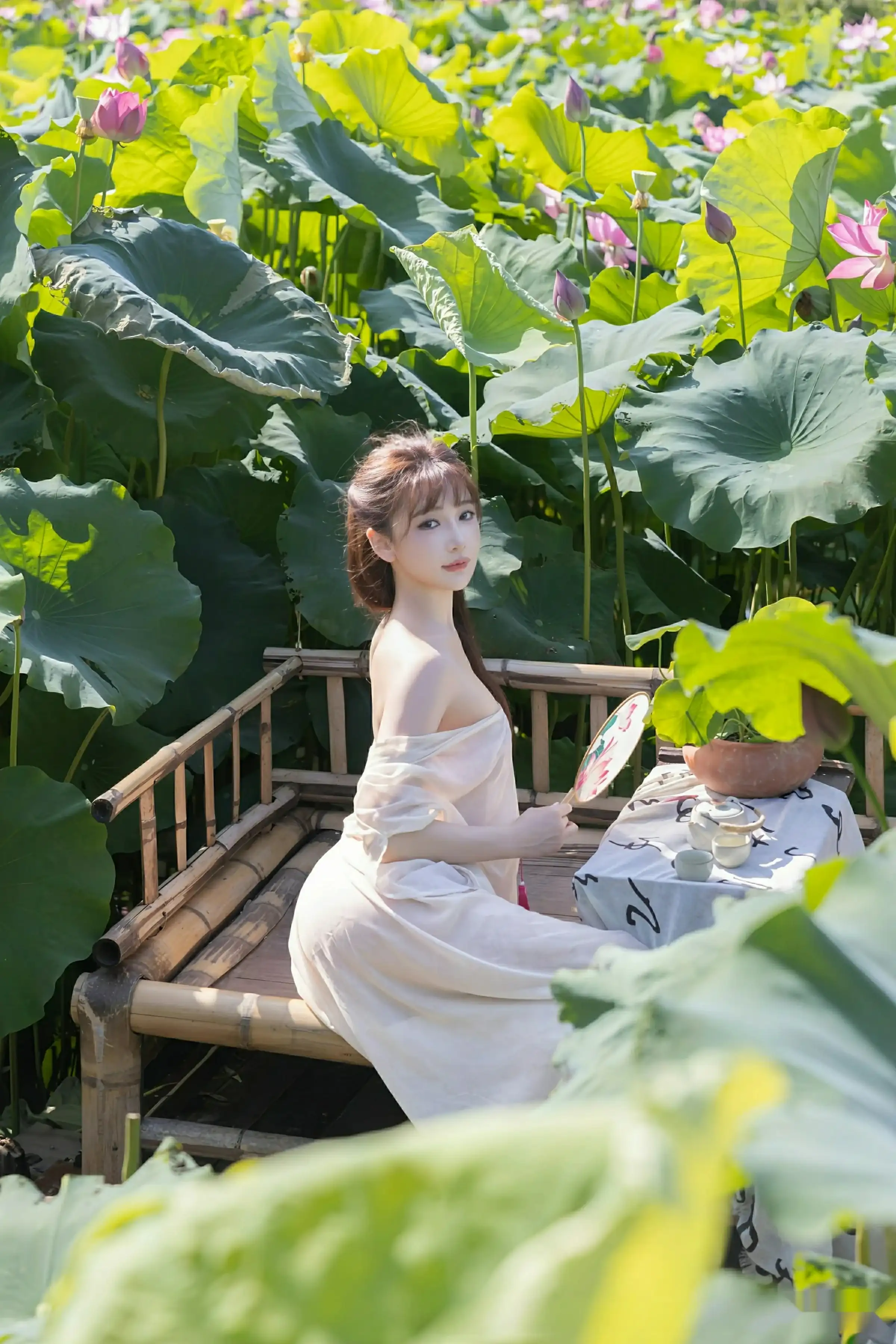 [[XiuRen秀人网]秀人网]No.10630_模特陆萱萱户外性感浅色薄纱服饰配超薄肉丝秀柔美身姿诱惑写真76P