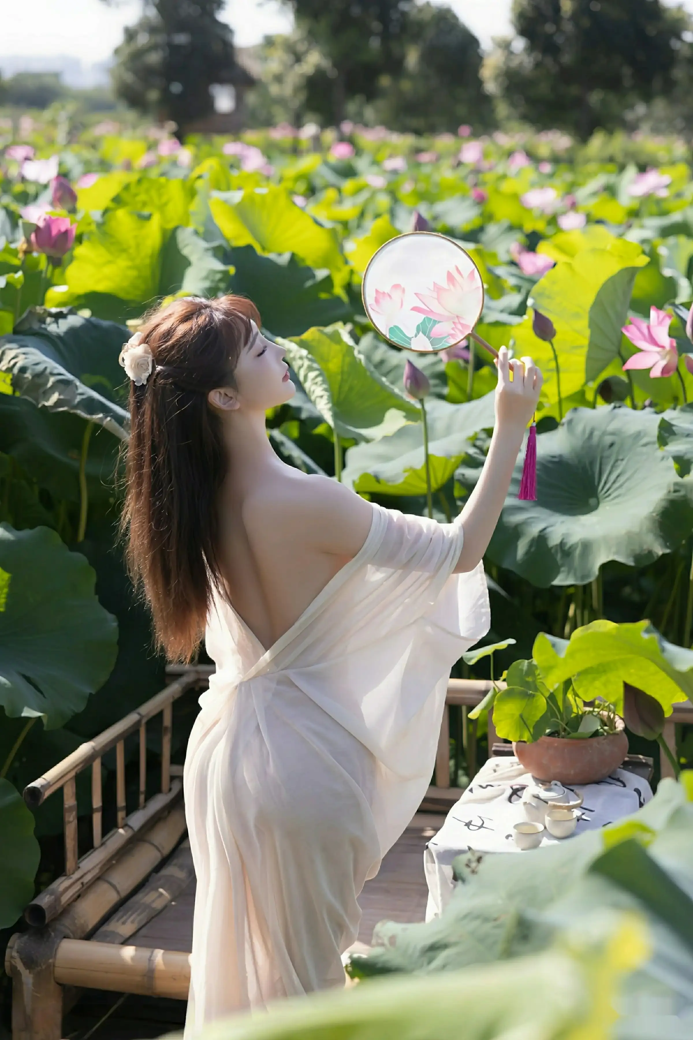 [[XiuRen秀人网]秀人网]No.10630_模特陆萱萱户外性感浅色薄纱服饰配超薄肉丝秀柔美身姿诱惑写真76P