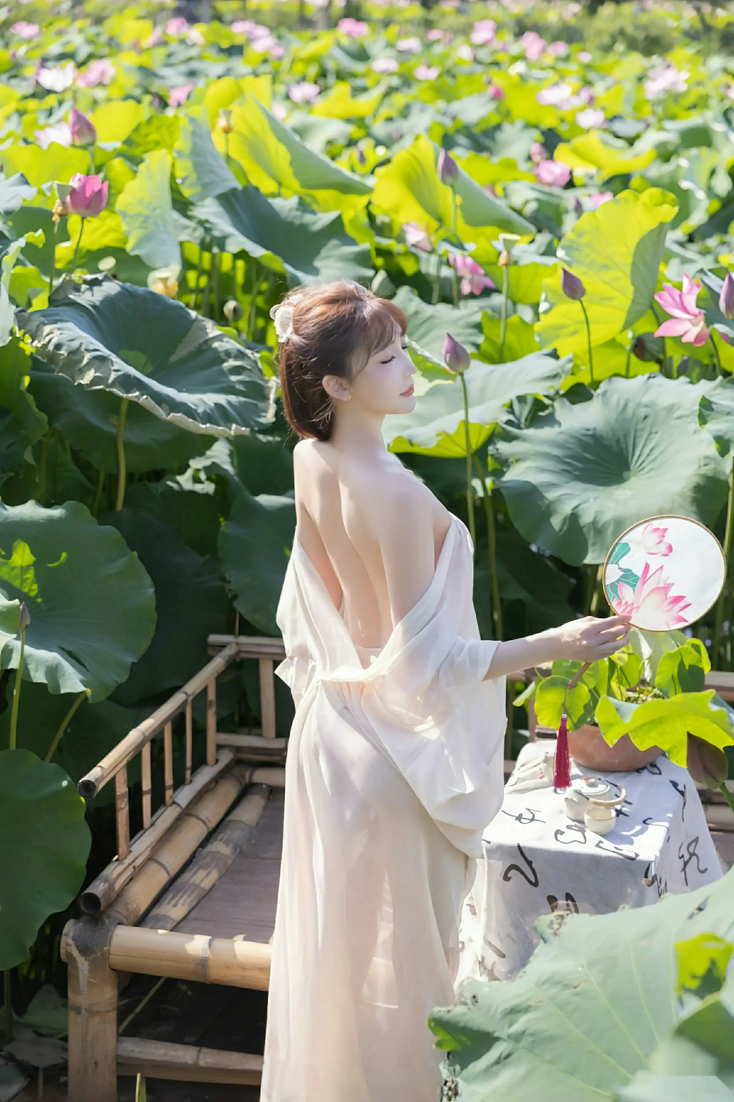 [[XiuRen秀人网]秀人网]No.10630_模特陆萱萱户外性感浅色薄纱服饰配超薄肉丝秀柔美身姿诱惑写真76P