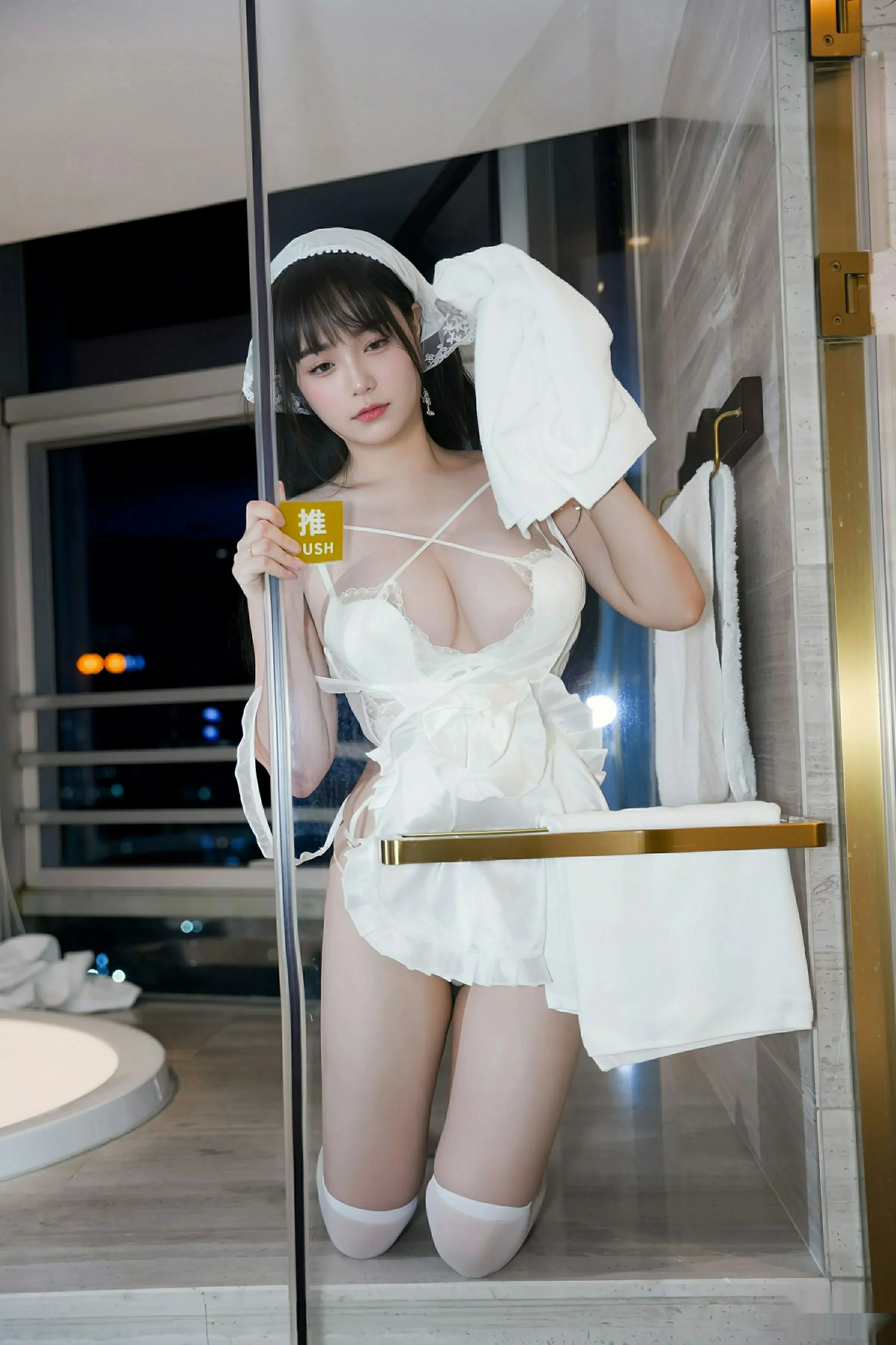 [[XiuRen秀人网]秀人网]No.10631_模特软情性感白色女仆服饰配白色丝袜秀曼妙身姿迷人诱惑写真78P