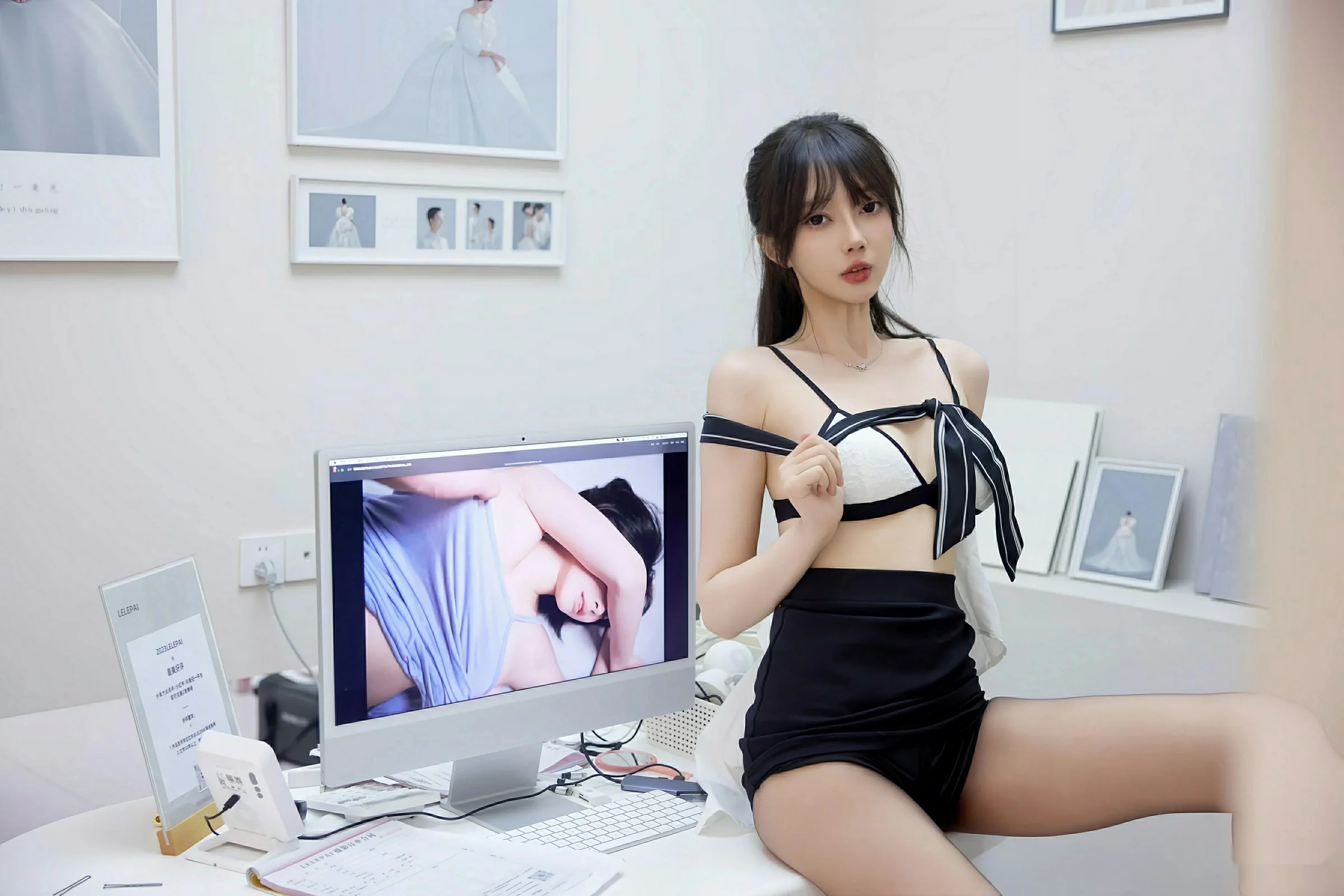 [[XiuRen秀人网]秀人网]No.10636_模特玥儿玥er性感白色衬衫配黑色短裙露超薄黑丝秀美腿诱惑写真58P