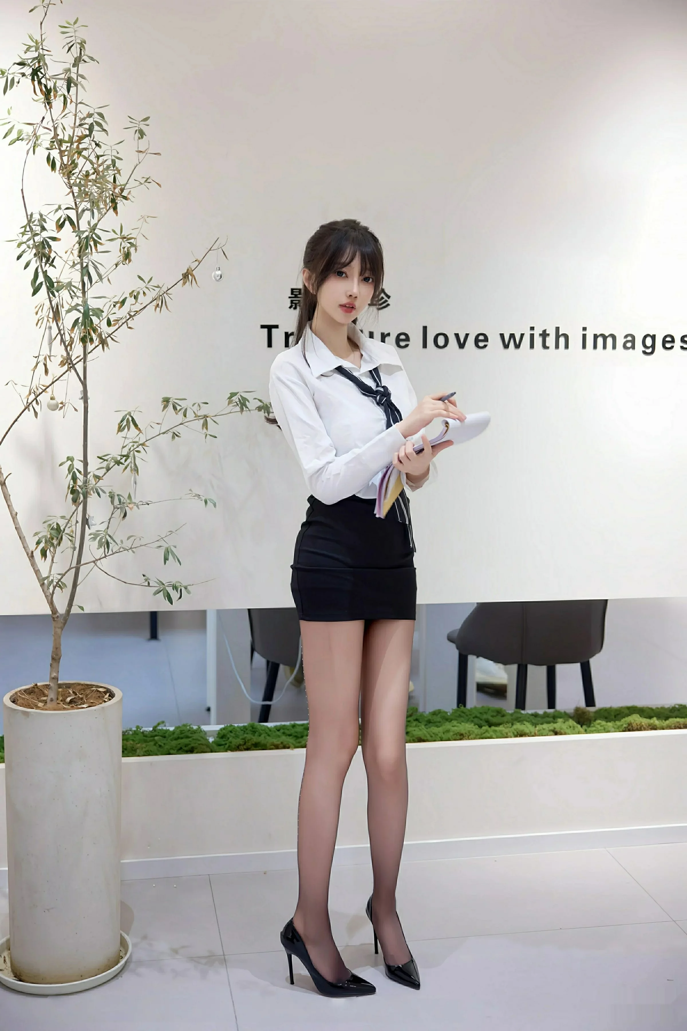 [[XiuRen秀人网]秀人网]No.10636_模特玥儿玥er性感白色衬衫配黑色短裙露超薄黑丝秀美腿诱惑写真58P