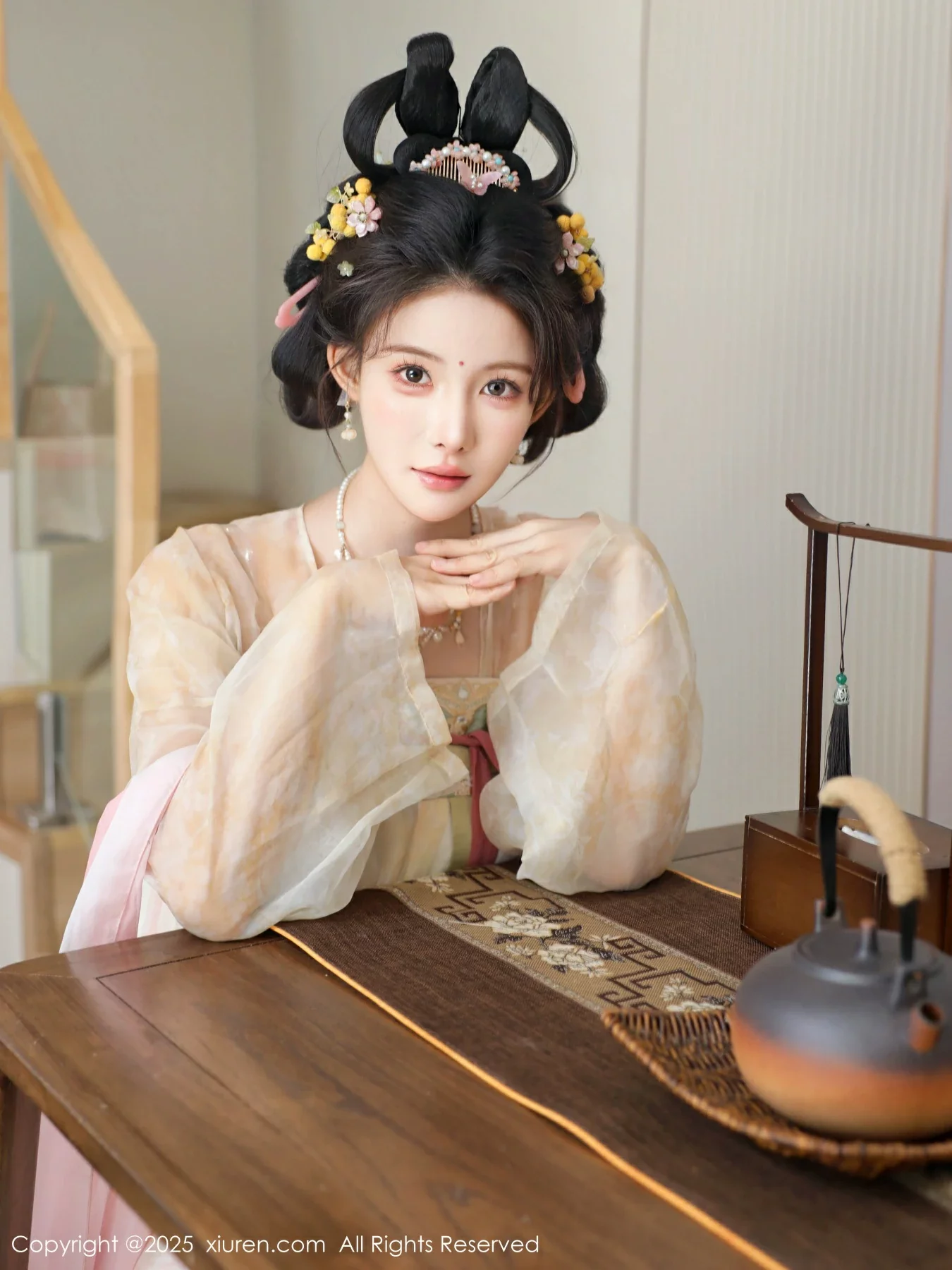 [[XiuRen秀人网]秀人网]No.10645_模特梨霜儿古典主题性感浅色古装服饰秀丰腴身材迷人美腿写真82P