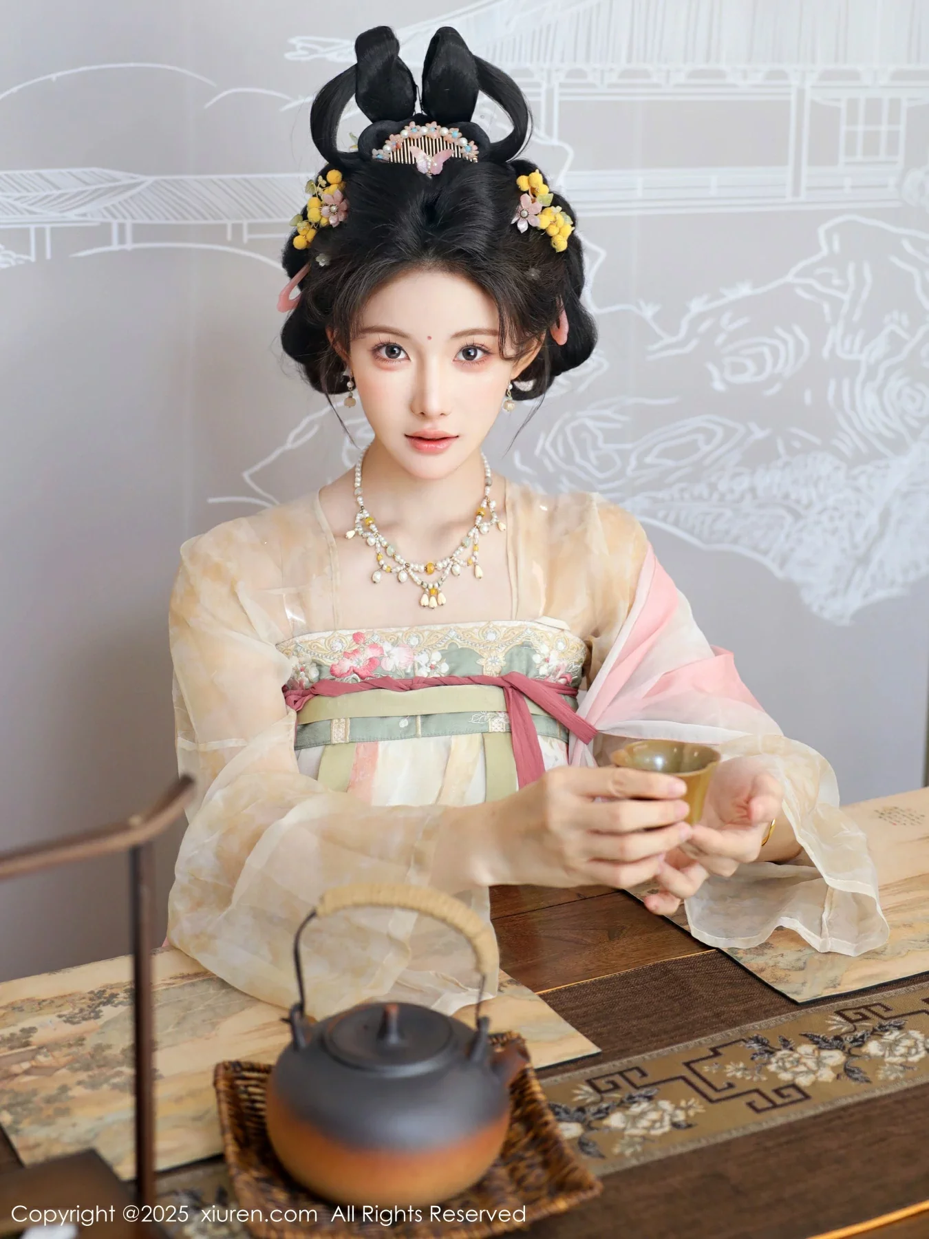 [[XiuRen秀人网]秀人网]No.10645_模特梨霜儿古典主题性感浅色古装服饰秀丰腴身材迷人美腿写真82P