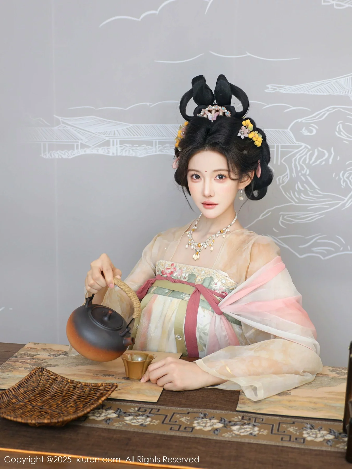 [[XiuRen秀人网]秀人网]No.10645_模特梨霜儿古典主题性感浅色古装服饰秀丰腴身材迷人美腿写真82P