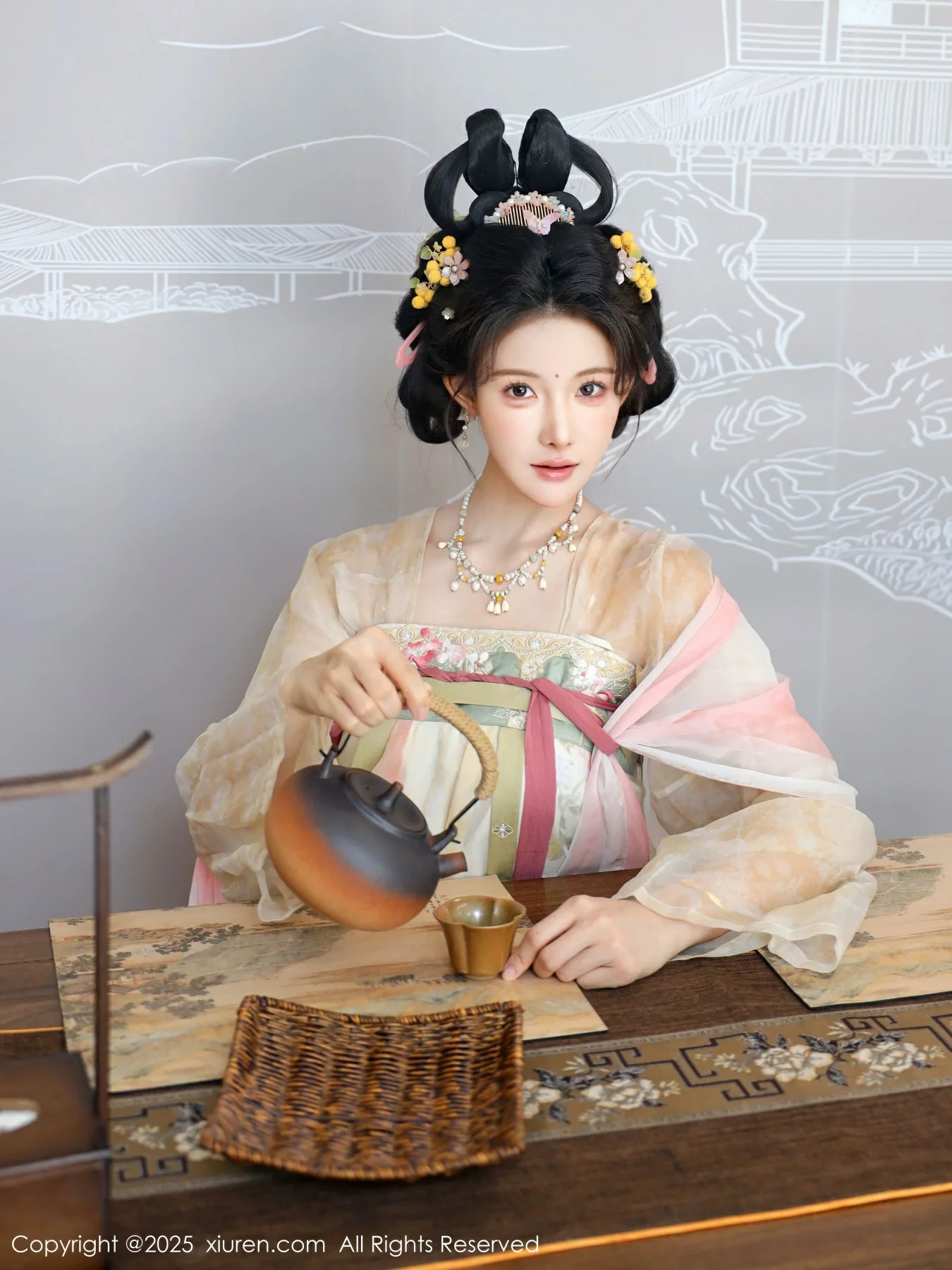 [[XiuRen秀人网]秀人网]No.10645_模特梨霜儿古典主题性感浅色古装服饰秀丰腴身材迷人美腿写真82P