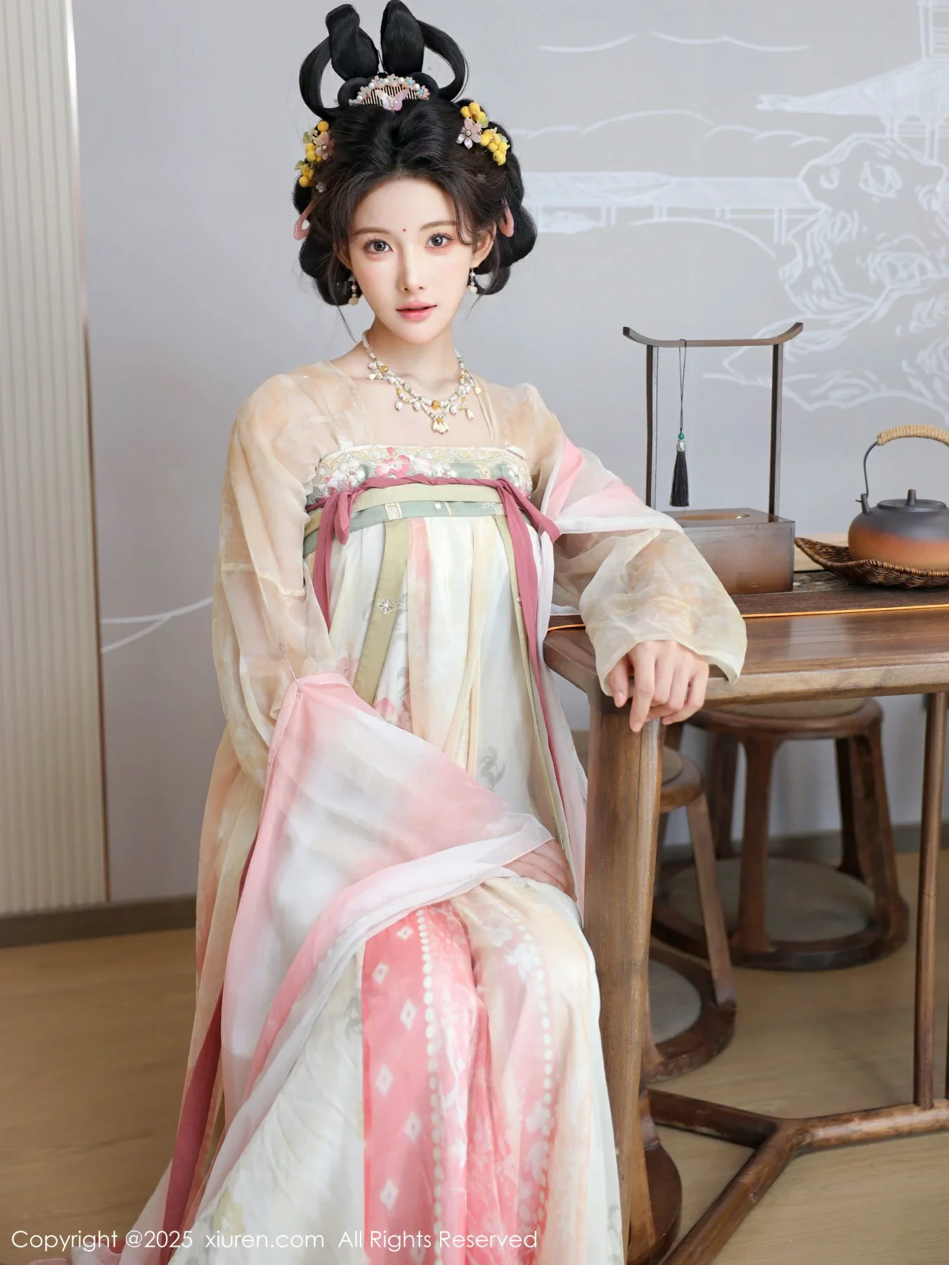 [[XiuRen秀人网]秀人网]No.10645_模特梨霜儿古典主题性感浅色古装服饰秀丰腴身材迷人美腿写真82P