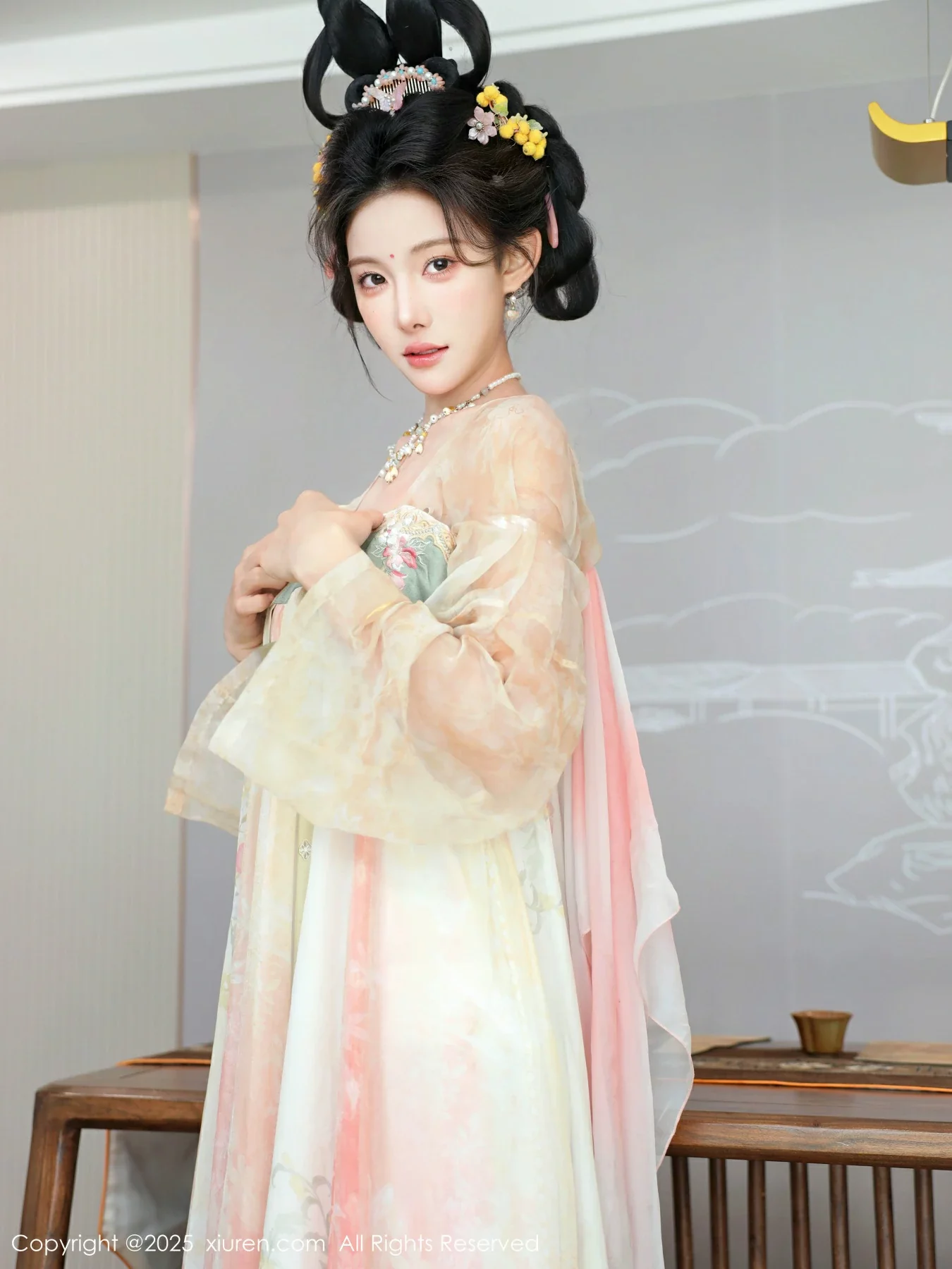 [[XiuRen秀人网]秀人网]No.10645_模特梨霜儿古典主题性感浅色古装服饰秀丰腴身材迷人美腿写真82P