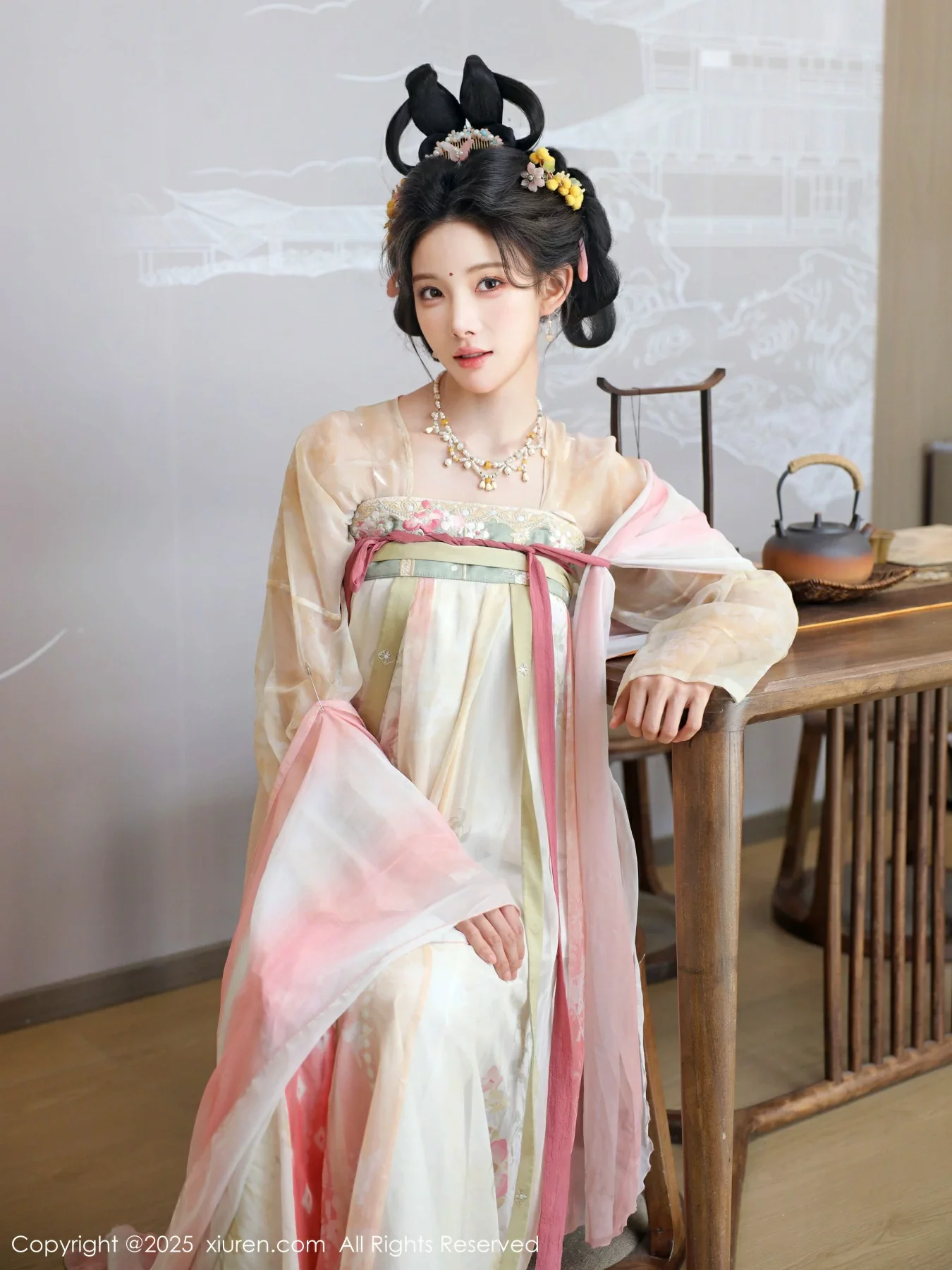 [[XiuRen秀人网]秀人网]No.10645_模特梨霜儿古典主题性感浅色古装服饰秀丰腴身材迷人美腿写真82P