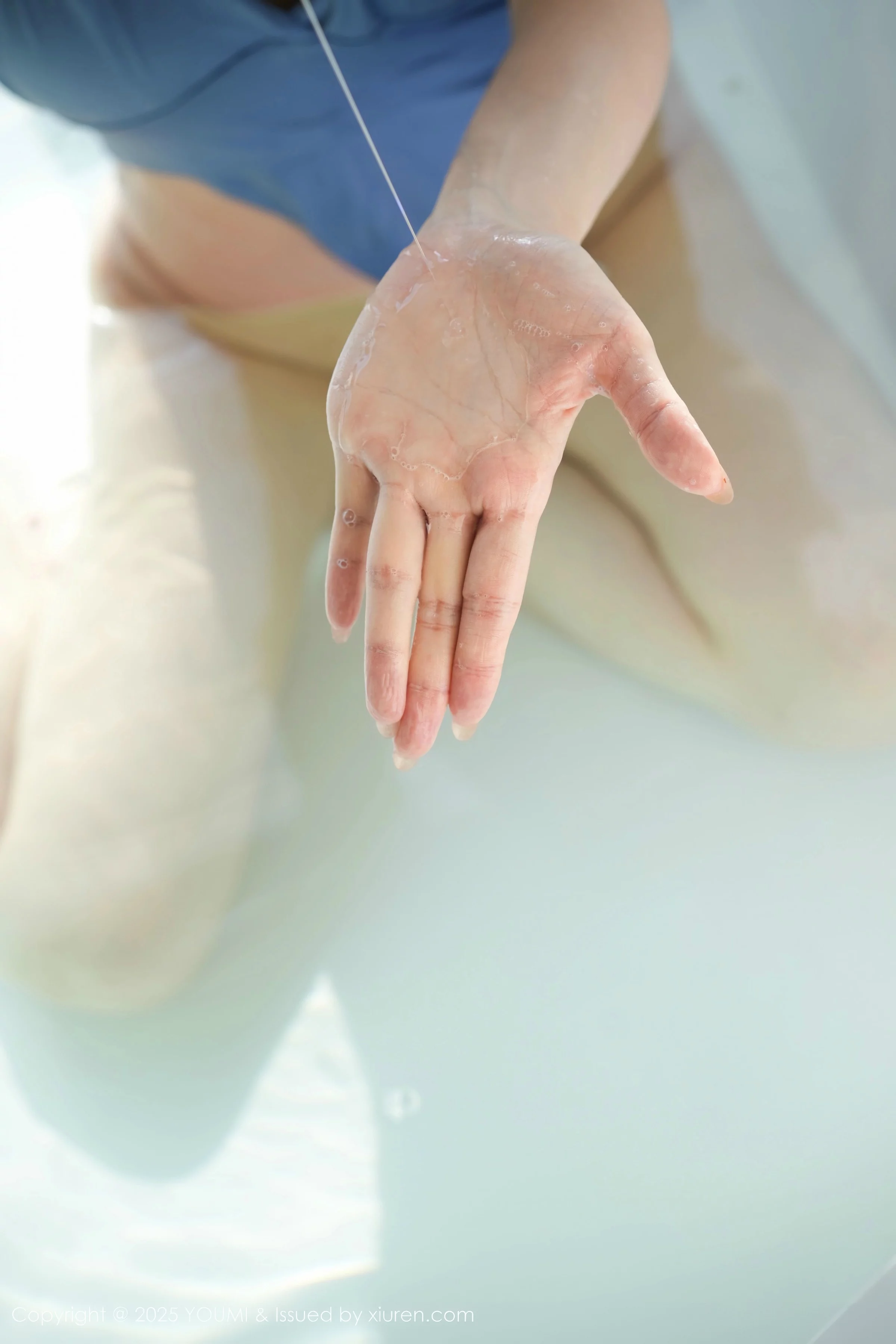 [YouMi尤蜜荟]Vol.1157_女神心妍小公主泳池性感浅色连体泳衣秀完美身材撩人诱惑写真60P