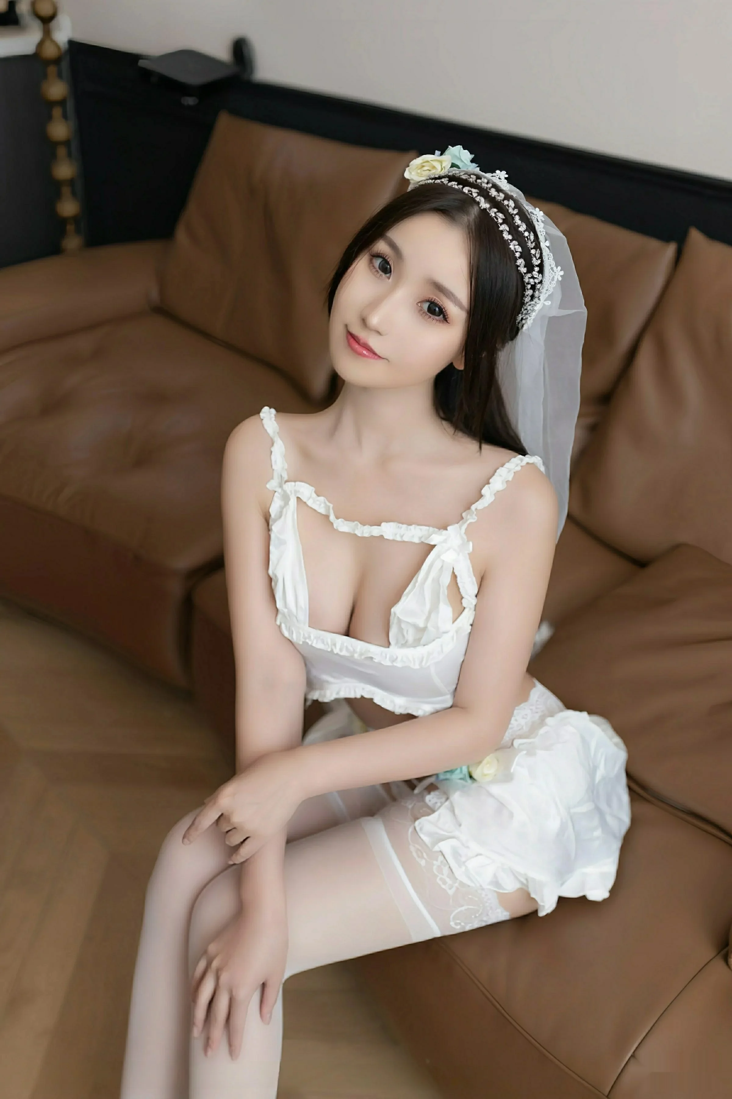 [[XiuRen秀人网]秀人网]No.10644_模特杏子Yada性感白色情趣内衣配白色丝袜秀曼妙身姿诱惑写真83P