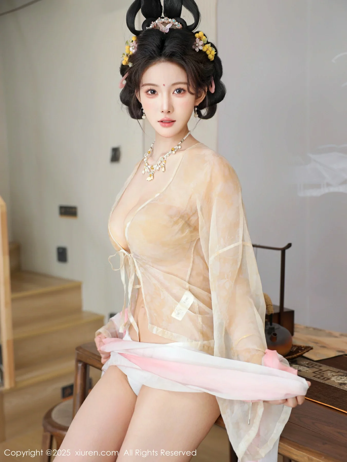 [[XiuRen秀人网]秀人网]No.10645_模特梨霜儿古典主题性感浅色古装服饰秀丰腴身材迷人美腿写真82P