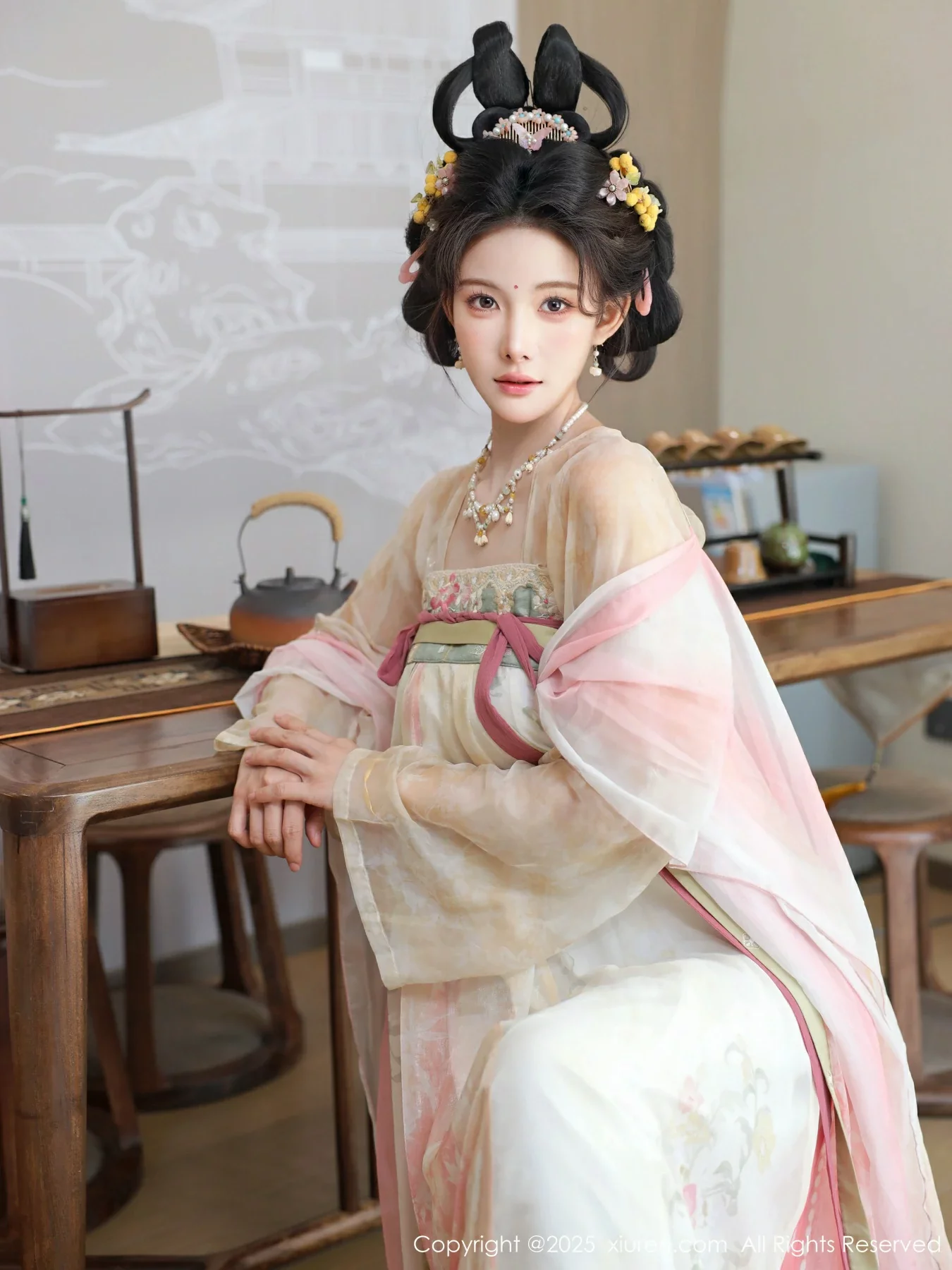 [[XiuRen秀人网]秀人网]No.10645_模特梨霜儿古典主题性感浅色古装服饰秀丰腴身材迷人美腿写真82P