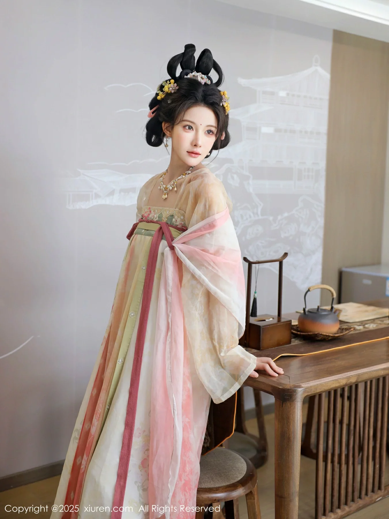 [[XiuRen秀人网]秀人网]No.10645_模特梨霜儿古典主题性感浅色古装服饰秀丰腴身材迷人美腿写真82P