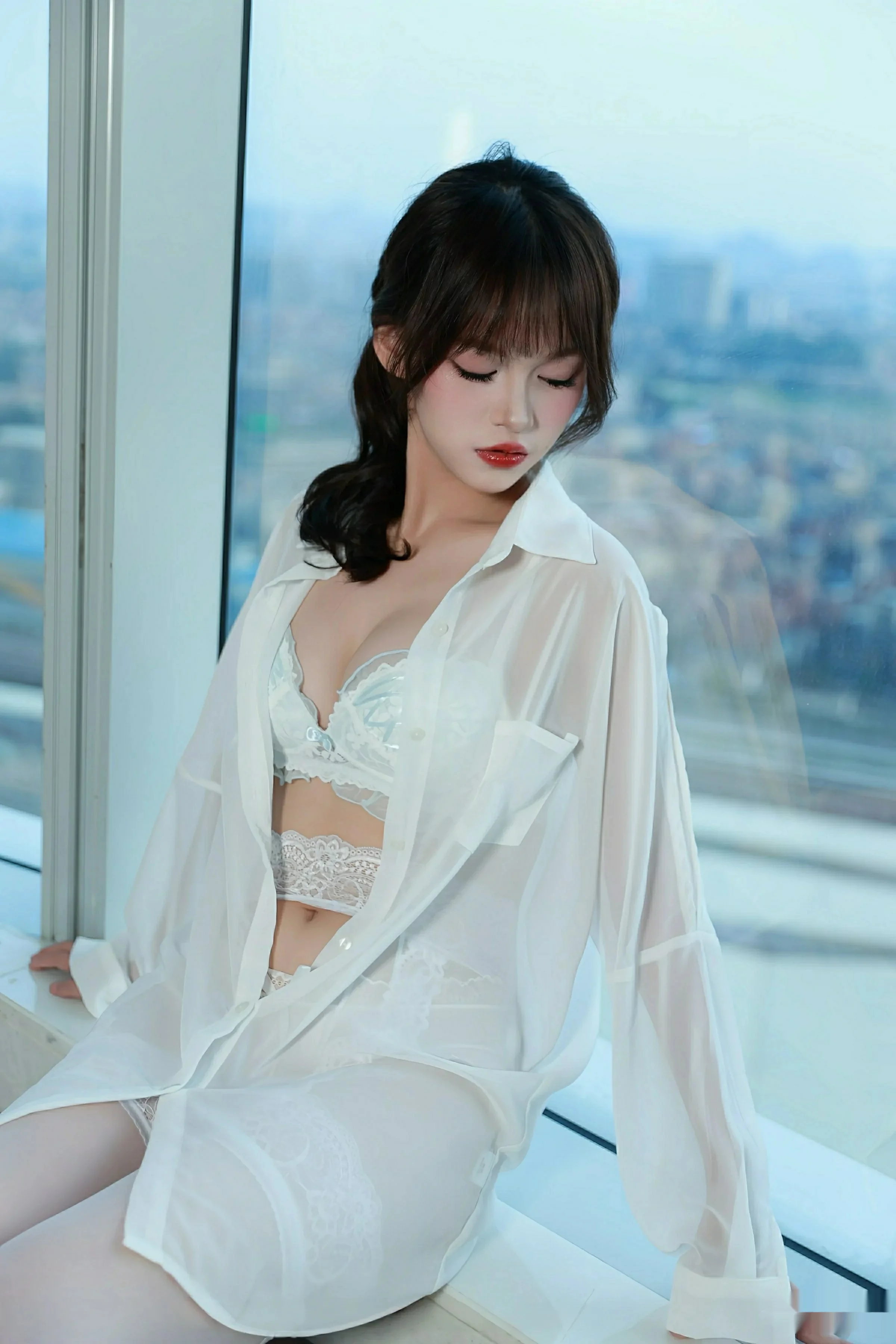 [[XiuRen秀人网]秀人网]No.10642_模特糯咪性感白色衬衫露白色内衣配白丝吊袜秀完美身材诱惑写真80P