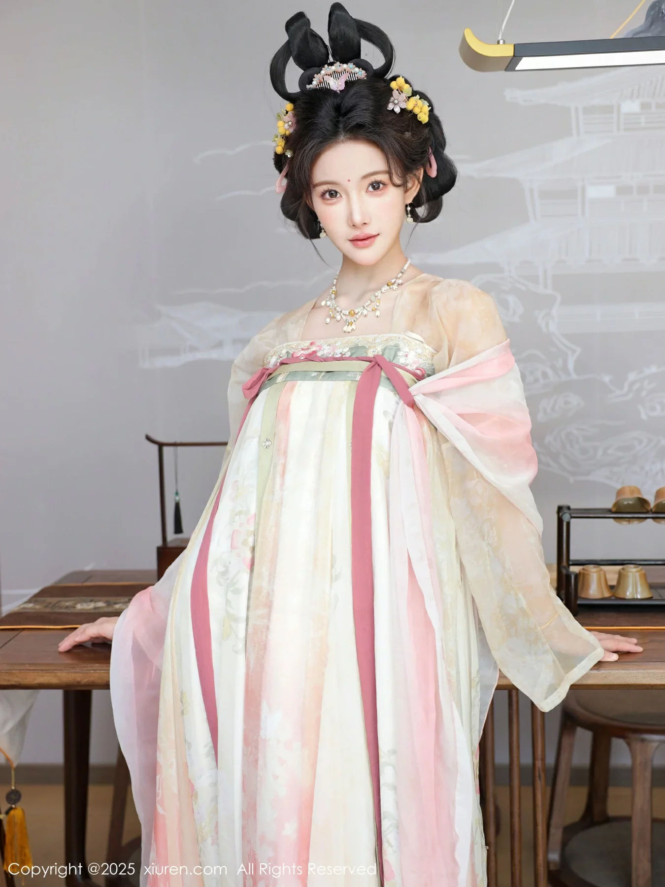 [[XiuRen秀人网]秀人网]No.10645_模特梨霜儿古典主题性感浅色古装服饰秀丰腴身材迷人美腿写真82P