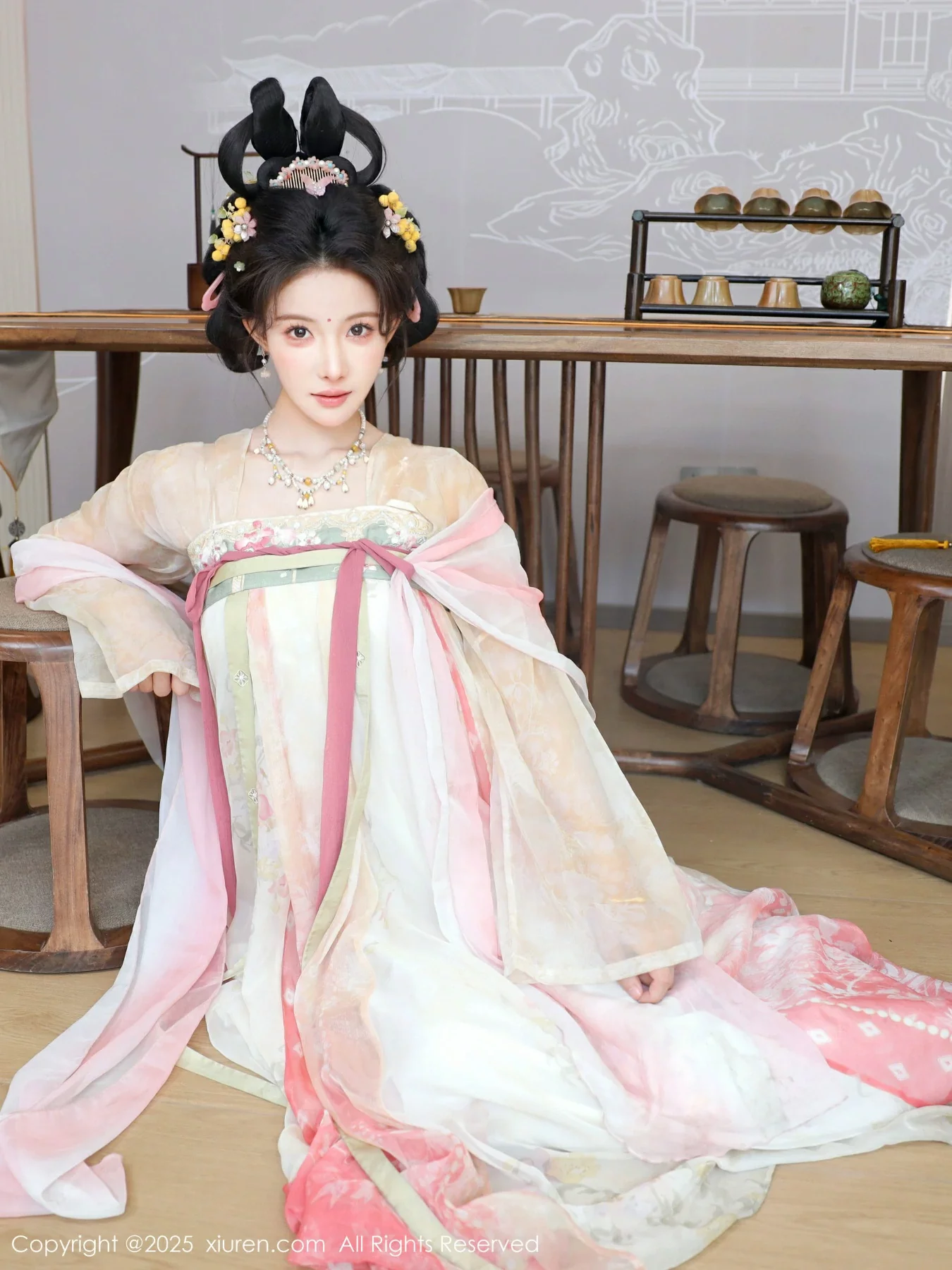 [[XiuRen秀人网]秀人网]No.10645_模特梨霜儿古典主题性感浅色古装服饰秀丰腴身材迷人美腿写真82P