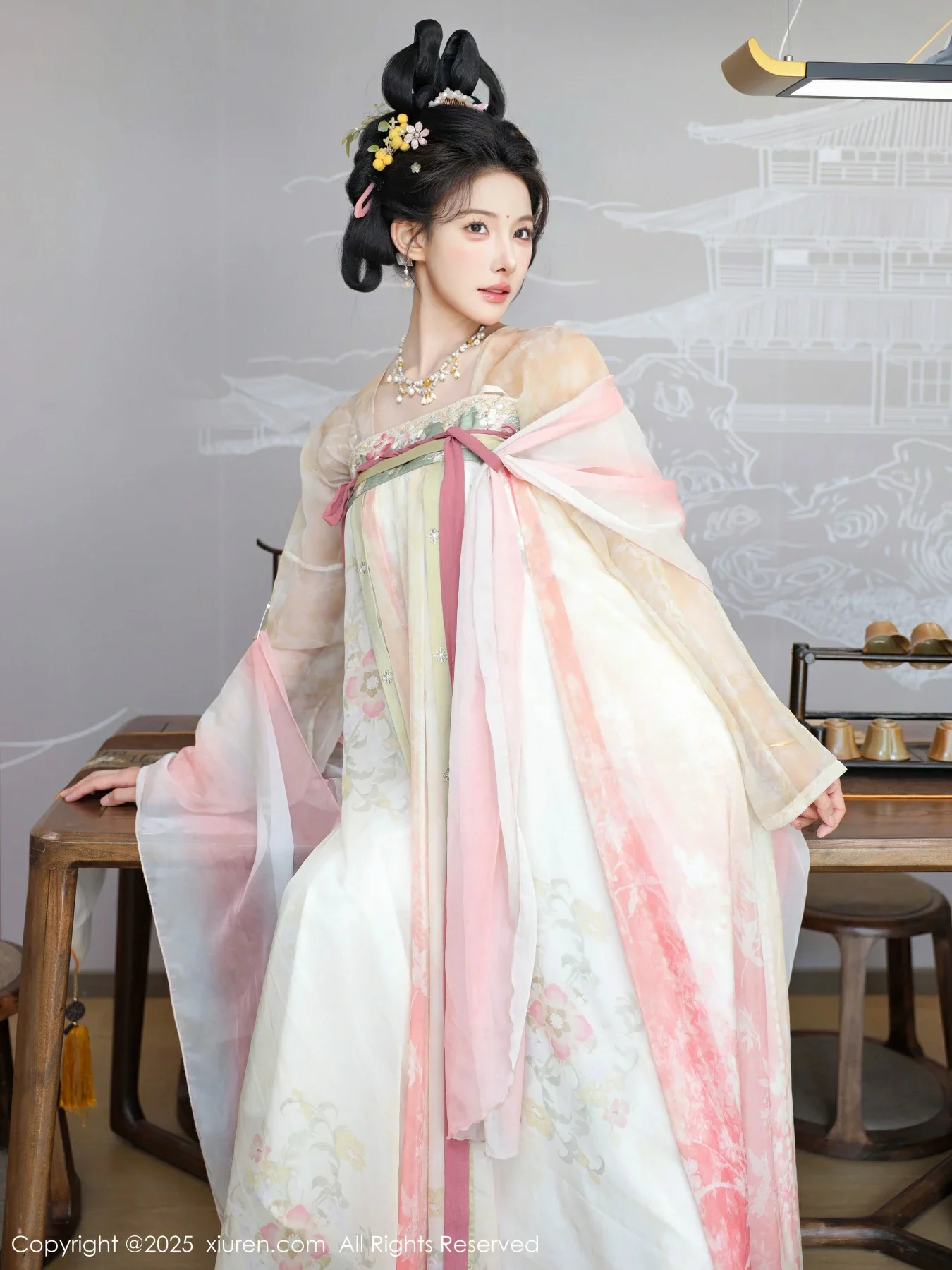 [[XiuRen秀人网]秀人网]No.10645_模特梨霜儿古典主题性感浅色古装服饰秀丰腴身材迷人美腿写真82P