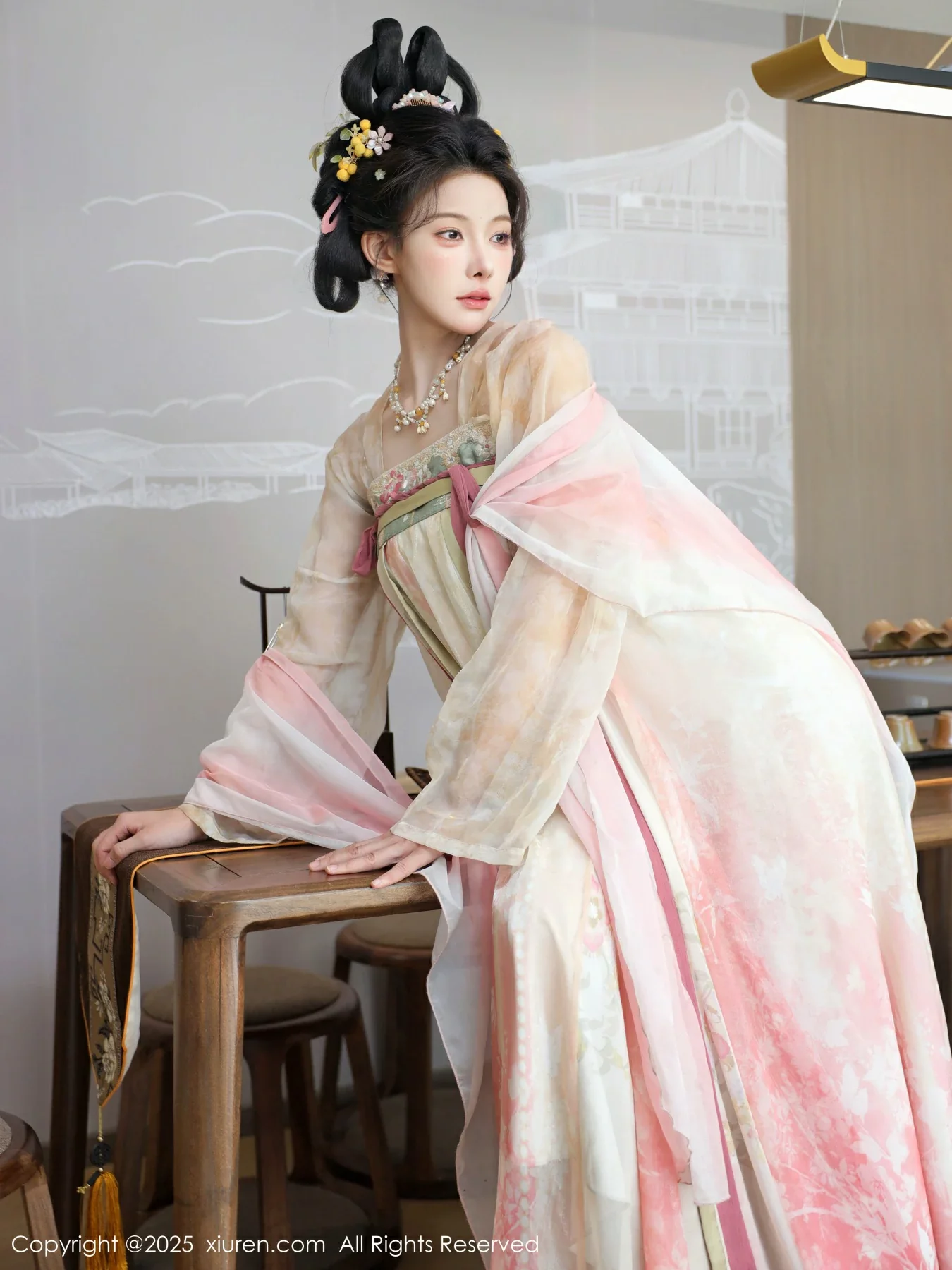 [[XiuRen秀人网]秀人网]No.10645_模特梨霜儿古典主题性感浅色古装服饰秀丰腴身材迷人美腿写真82P