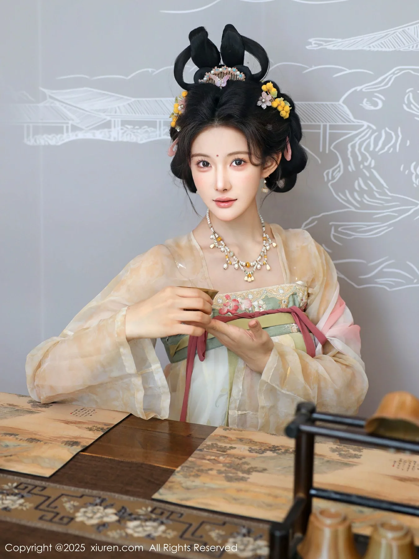 [[XiuRen秀人网]秀人网]No.10645_模特梨霜儿古典主题性感浅色古装服饰秀丰腴身材迷人美腿写真82P