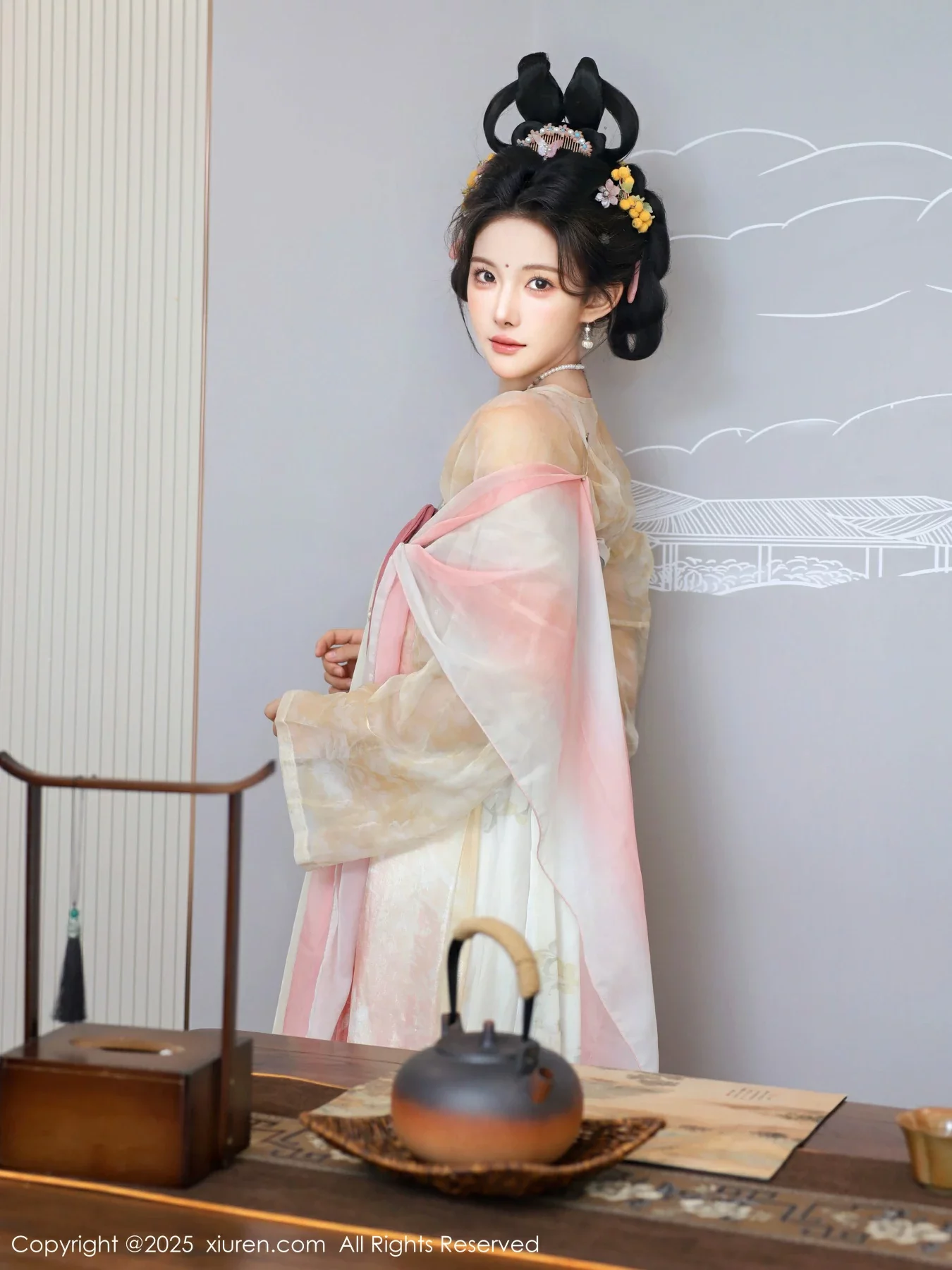 [[XiuRen秀人网]秀人网]No.10645_模特梨霜儿古典主题性感浅色古装服饰秀丰腴身材迷人美腿写真82P