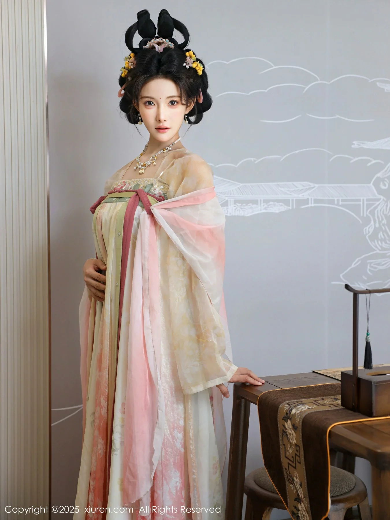 [[XiuRen秀人网]秀人网]No.10645_模特梨霜儿古典主题性感浅色古装服饰秀丰腴身材迷人美腿写真82P