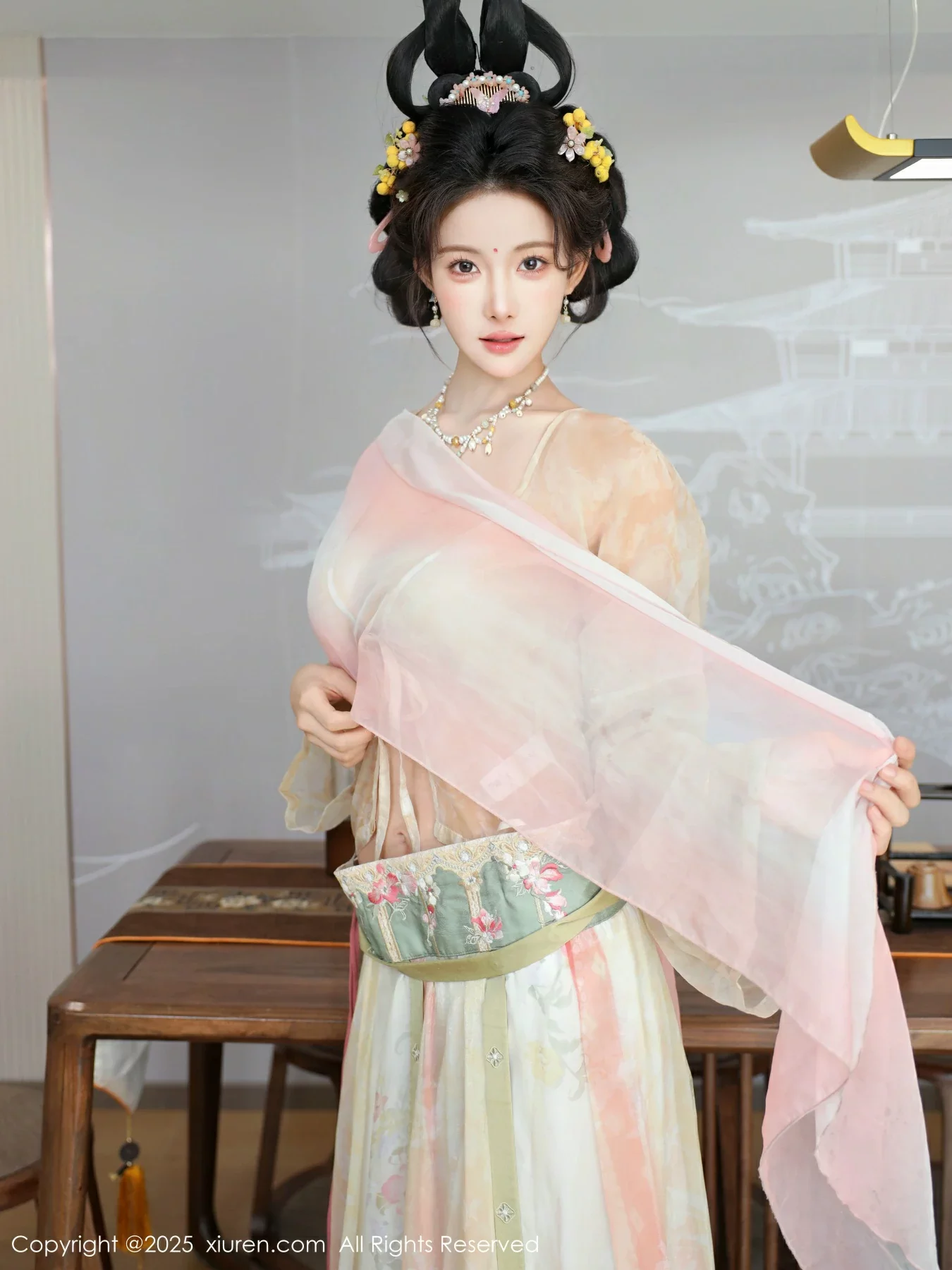 [[XiuRen秀人网]秀人网]No.10645_模特梨霜儿古典主题性感浅色古装服饰秀丰腴身材迷人美腿写真82P