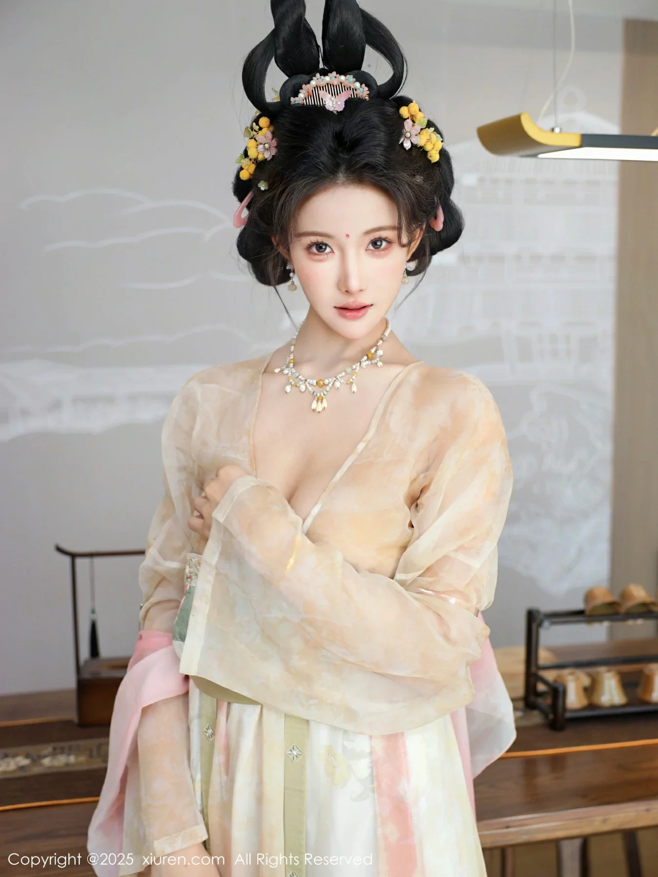 [[XiuRen秀人网]秀人网]No.10645_模特梨霜儿古典主题性感浅色古装服饰秀丰腴身材迷人美腿写真82P