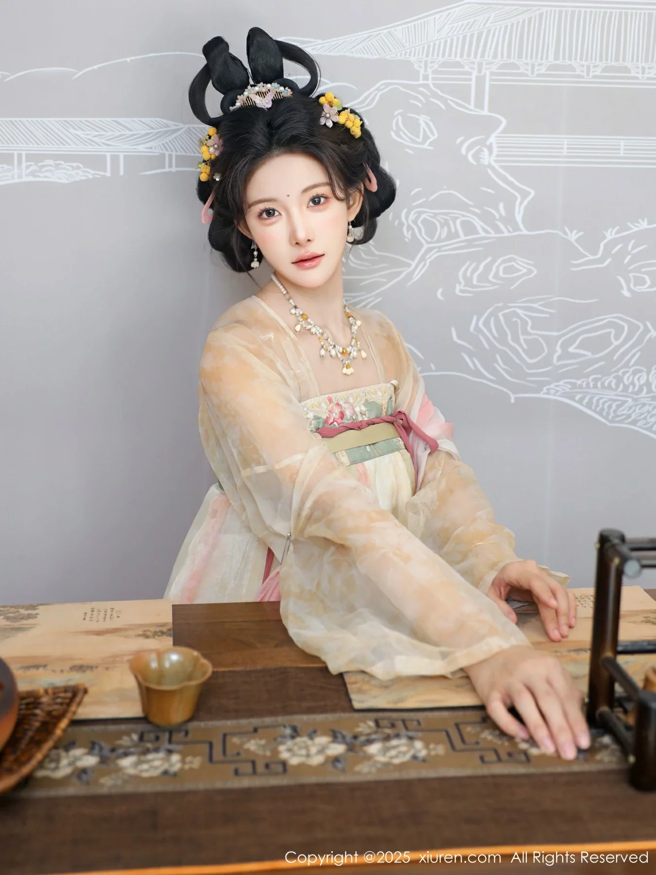 [[XiuRen秀人网]秀人网]No.10645_模特梨霜儿古典主题性感浅色古装服饰秀丰腴身材迷人美腿写真82P