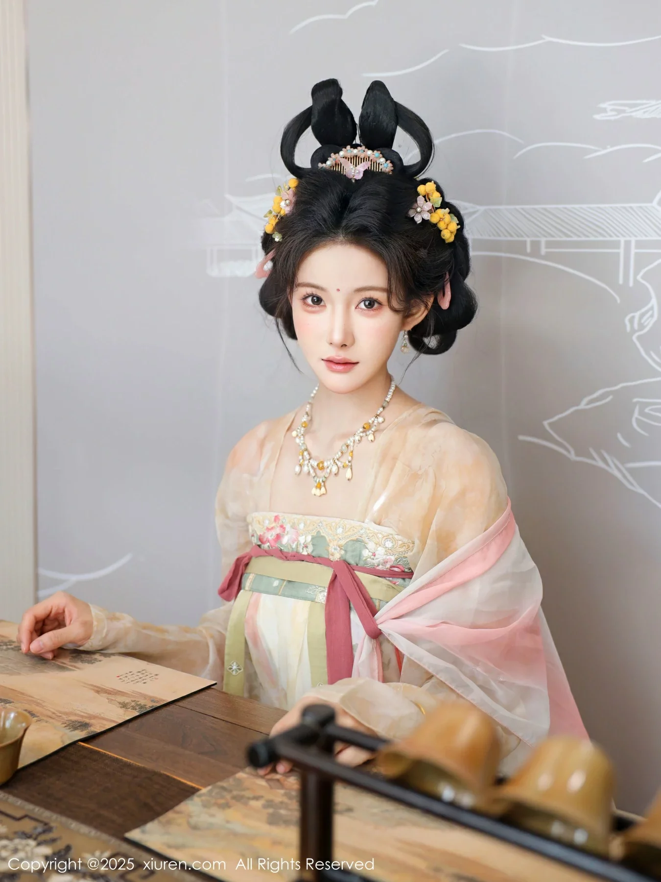 [[XiuRen秀人网]秀人网]No.10645_模特梨霜儿古典主题性感浅色古装服饰秀丰腴身材迷人美腿写真82P