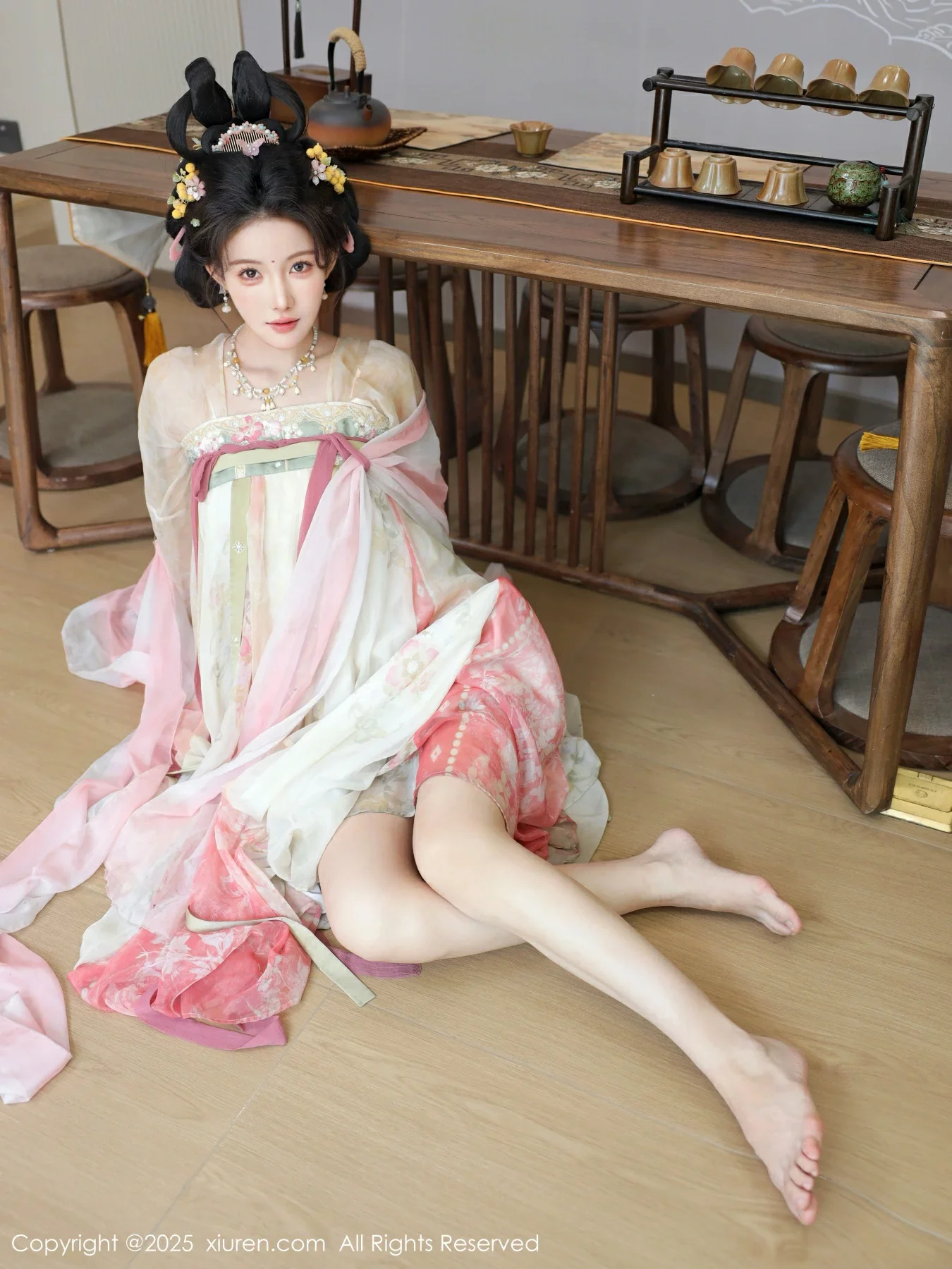 [[XiuRen秀人网]秀人网]No.10645_模特梨霜儿古典主题性感浅色古装服饰秀丰腴身材迷人美腿写真82P